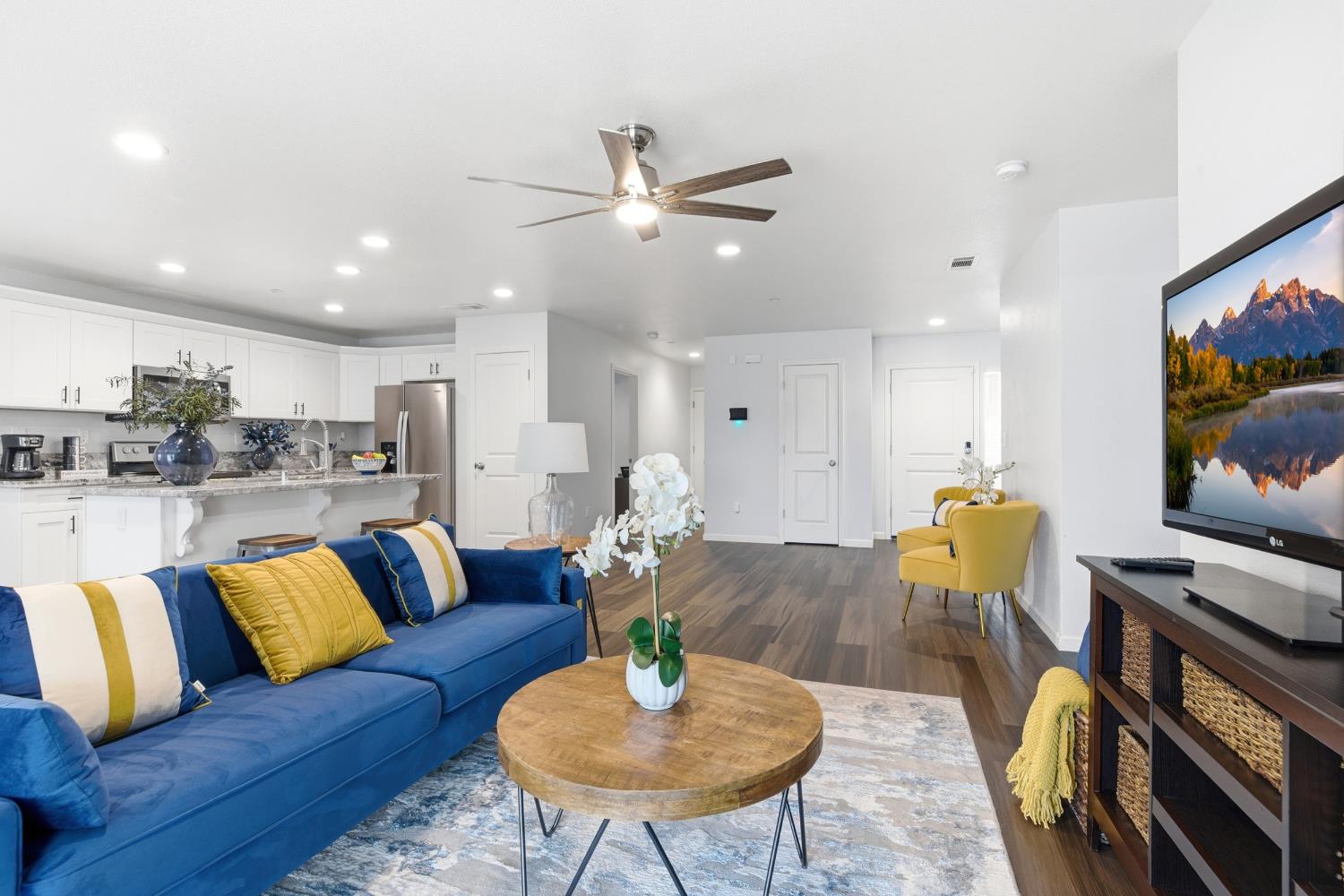 374 W Main St, Turlock, CA 95380