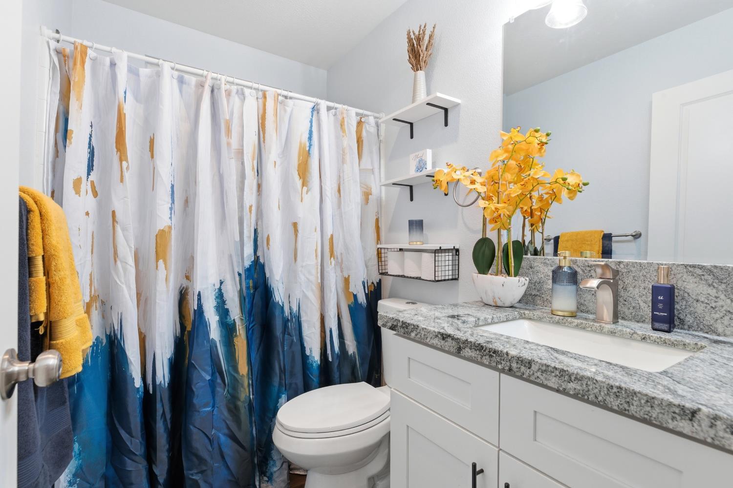 374 W Main St, Turlock, CA 95380