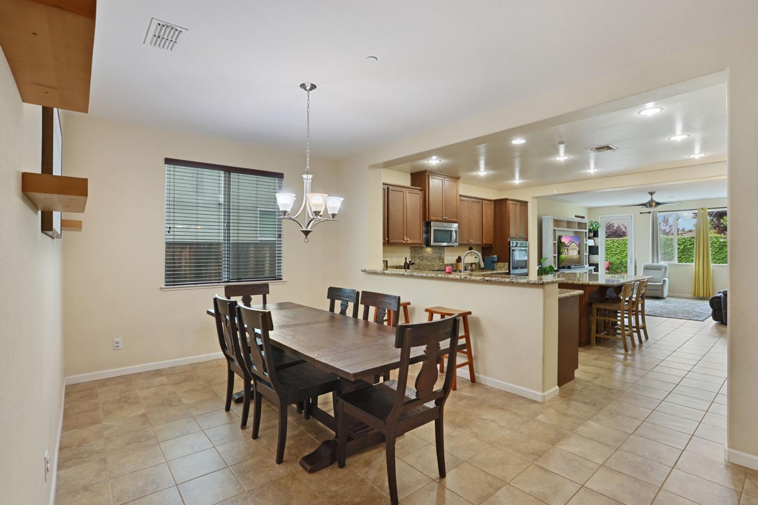 1094 Danilo Ct, Manteca, CA 95337