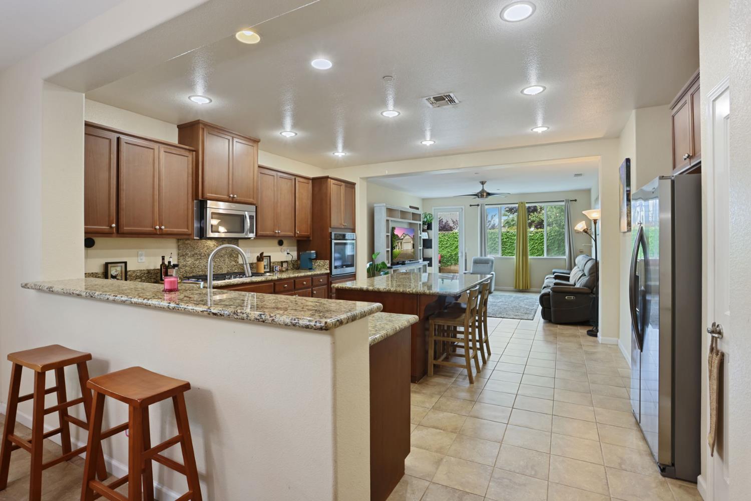 1094 Danilo Ct, Manteca, CA 95337