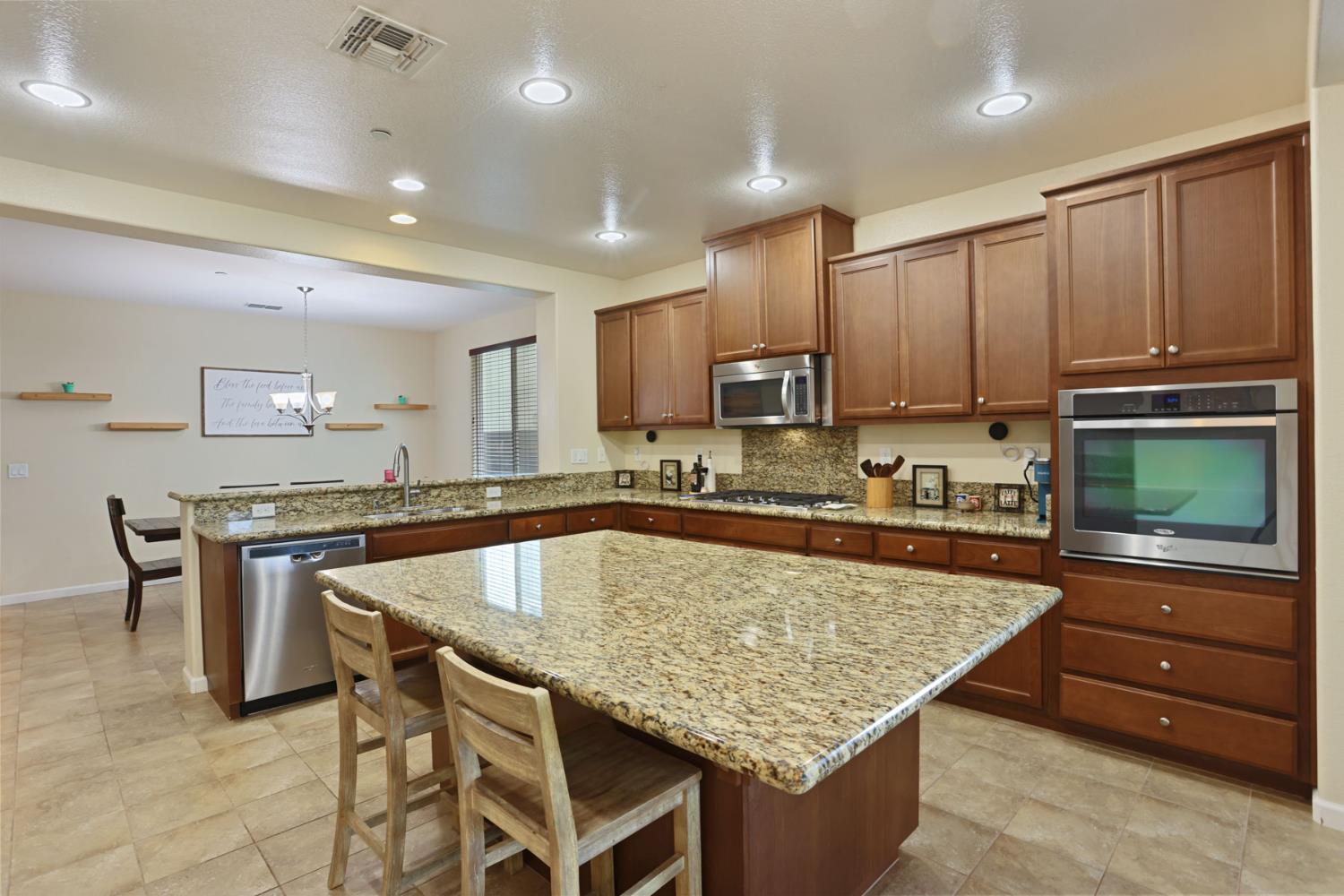 1094 Danilo Ct, Manteca, CA 95337