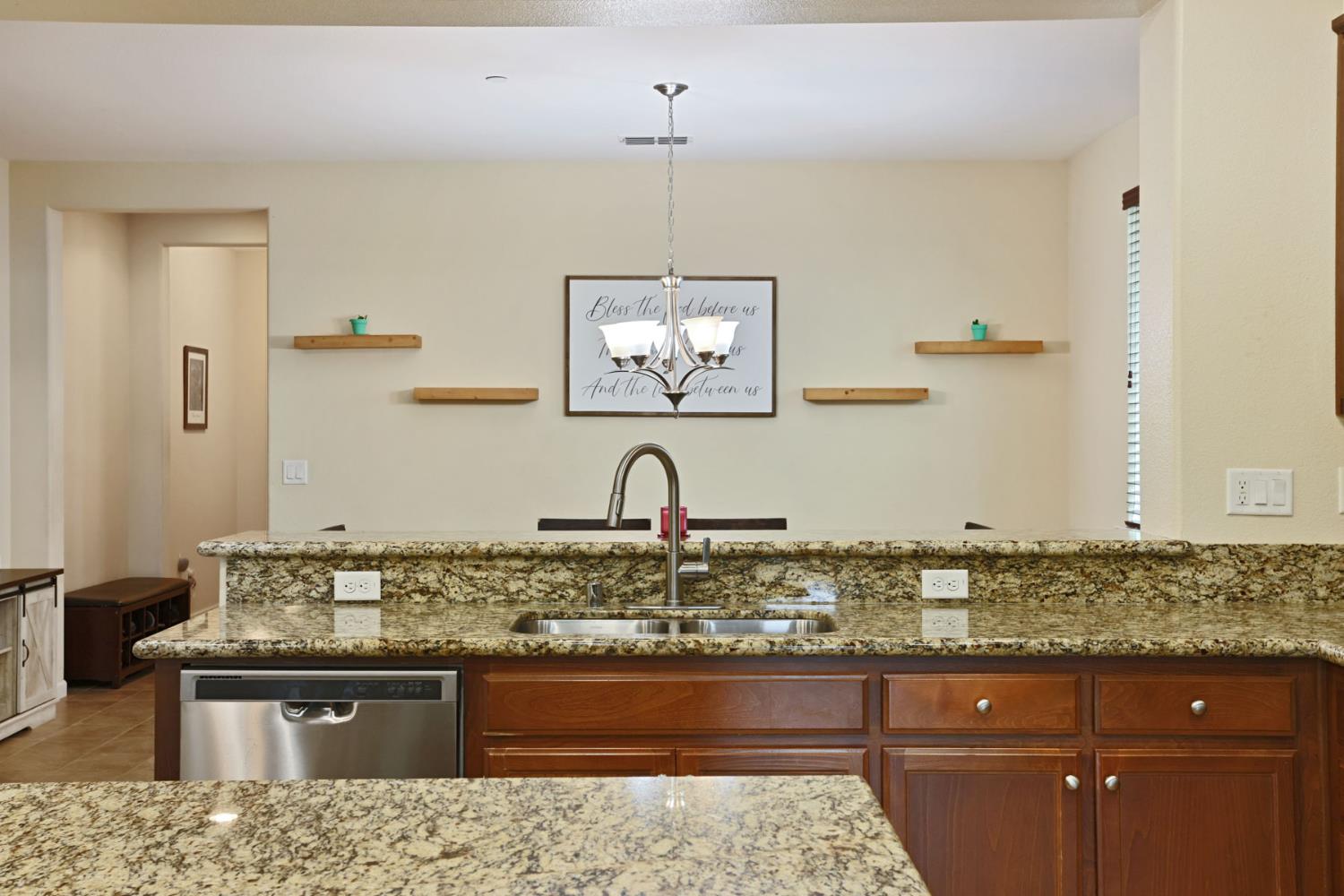 1094 Danilo Ct, Manteca, CA 95337