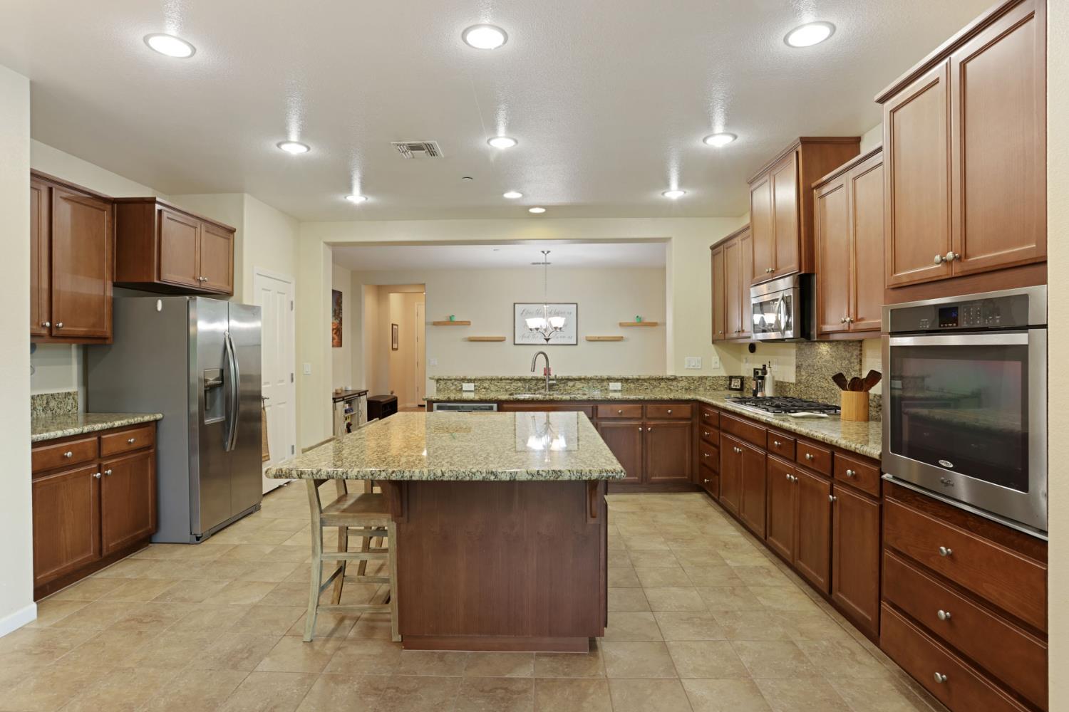 1094 Danilo Ct, Manteca, CA 95337