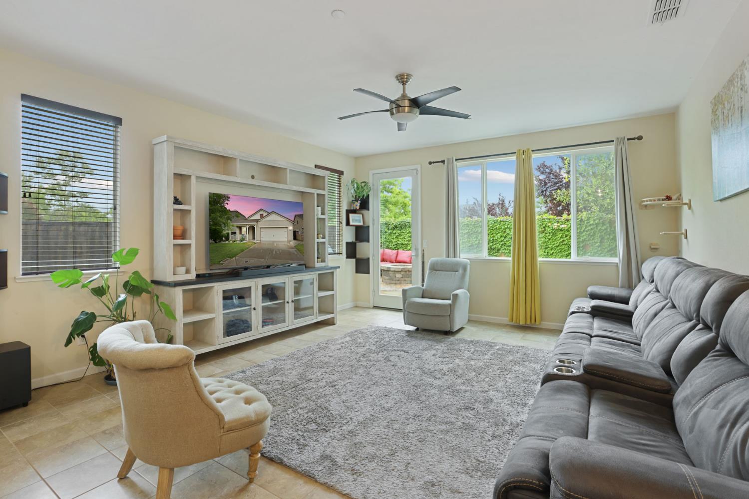 1094 Danilo Ct, Manteca, CA 95337