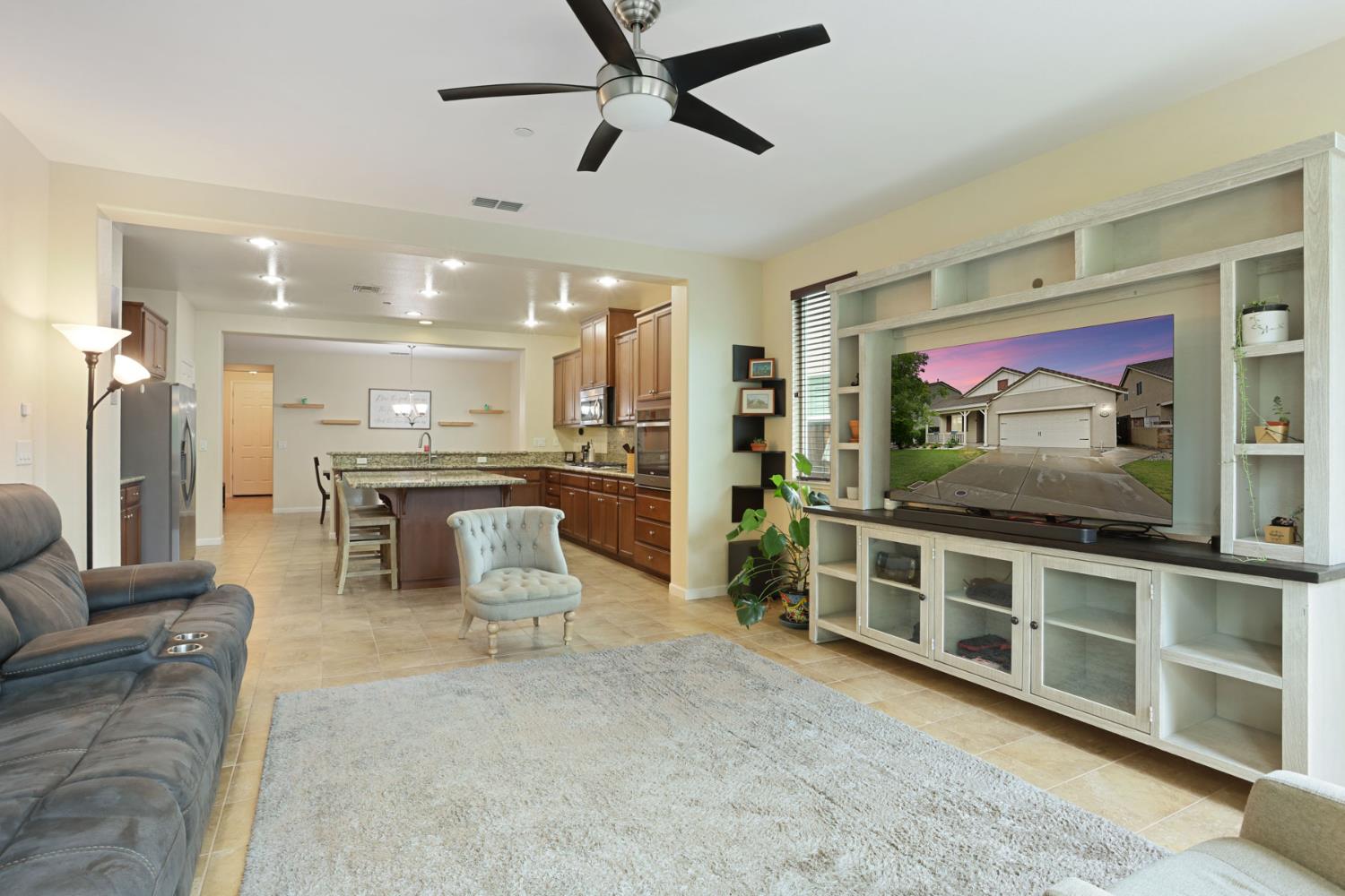 1094 Danilo Ct, Manteca, CA 95337