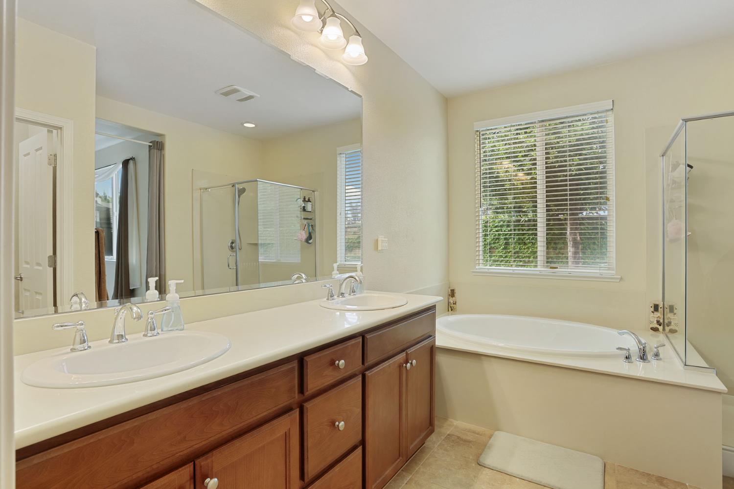 1094 Danilo Ct, Manteca, CA 95337