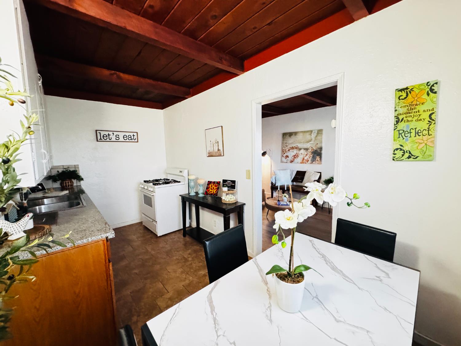 1630 1628 Paradise Rd, Modesto, CA 95358