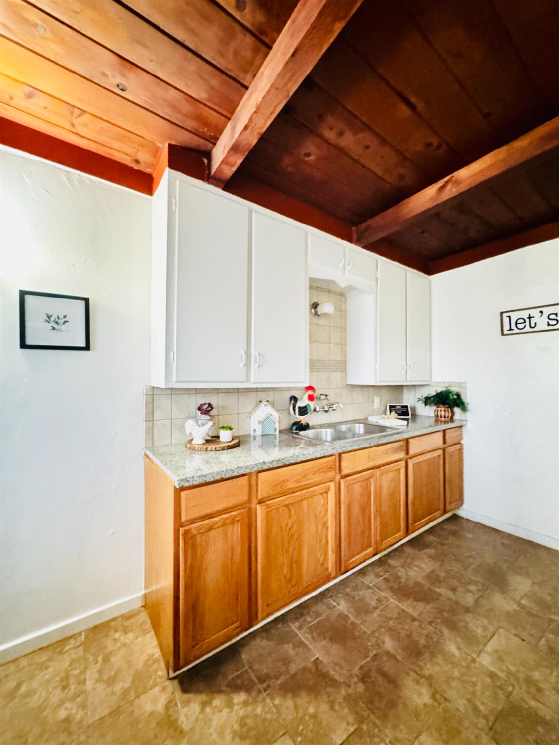 1630 1628 Paradise Rd, Modesto, CA 95358