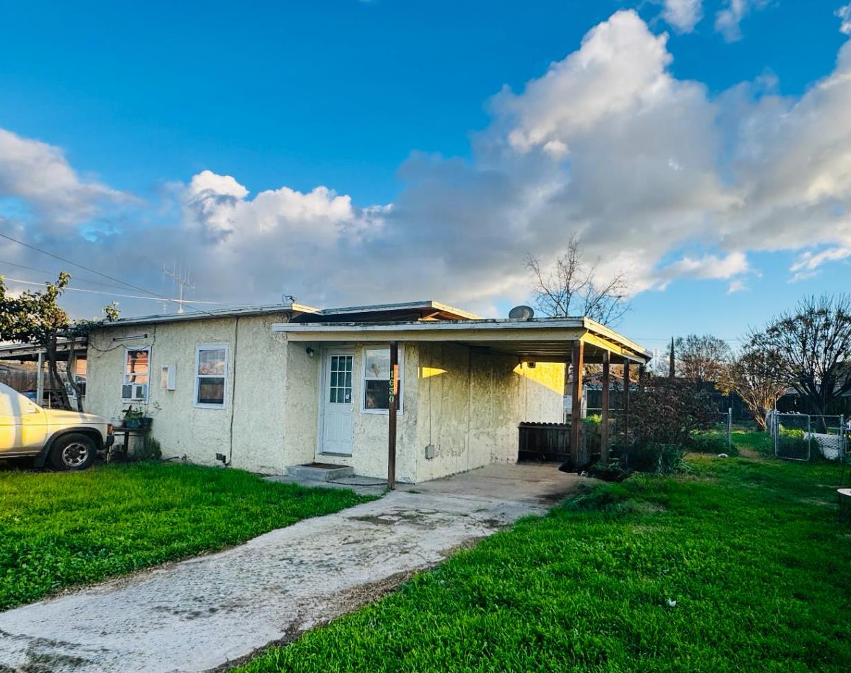 1630 1628 Paradise Rd, Modesto, CA 95358