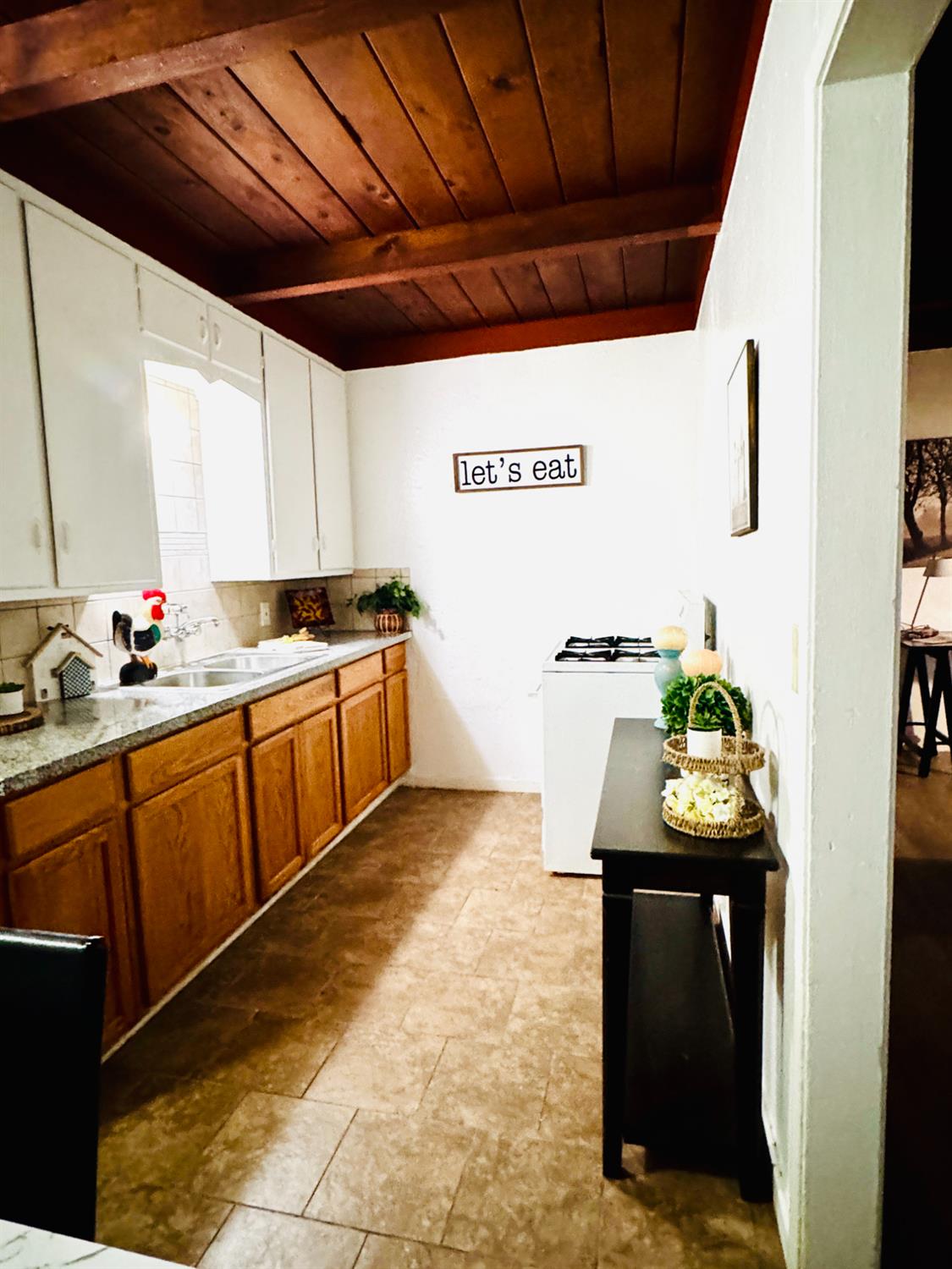 1630 1628 Paradise Rd, Modesto, CA 95358