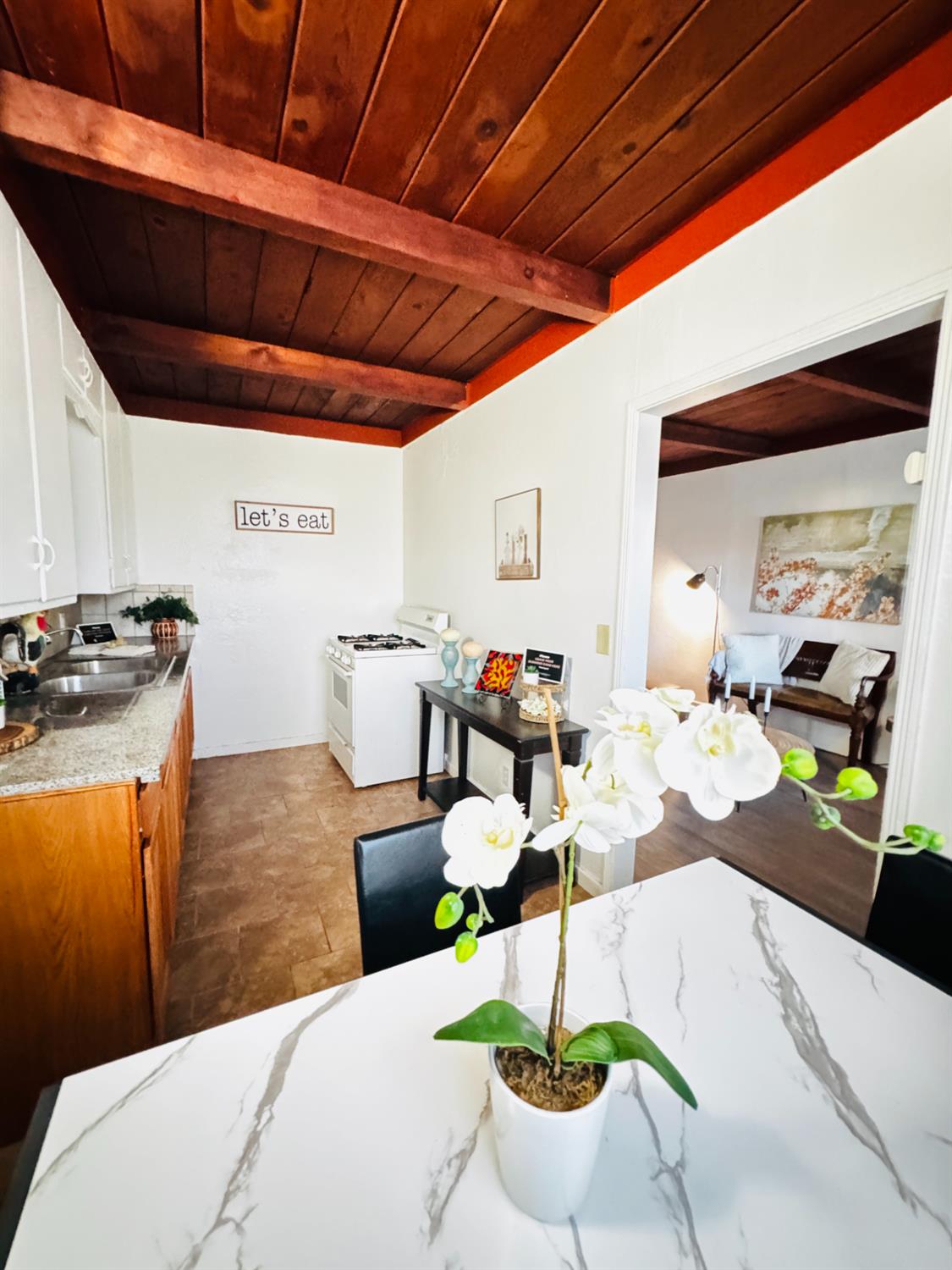 1630 1628 Paradise Rd, Modesto, CA 95358