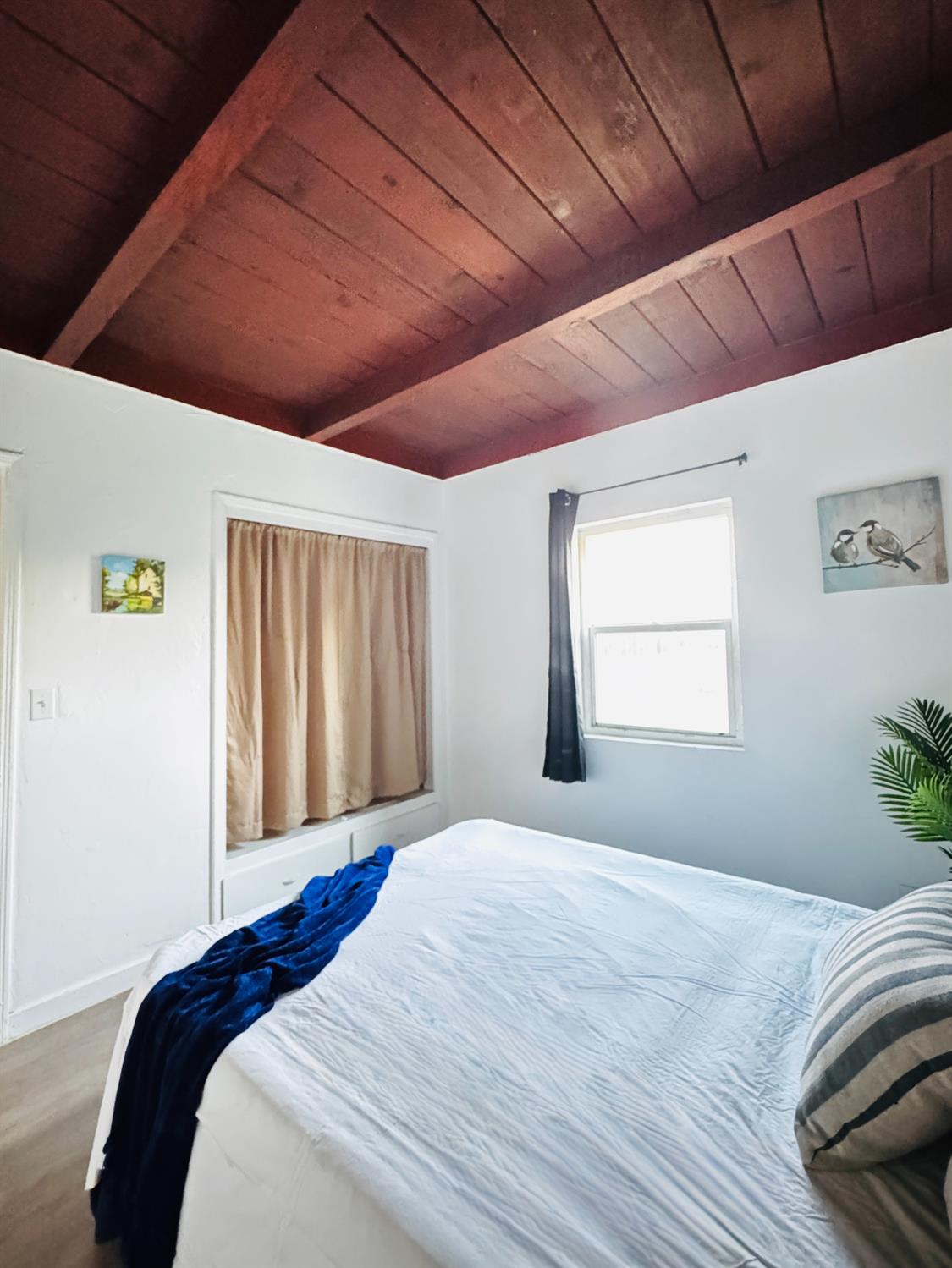 1630 1628 Paradise Rd, Modesto, CA 95358