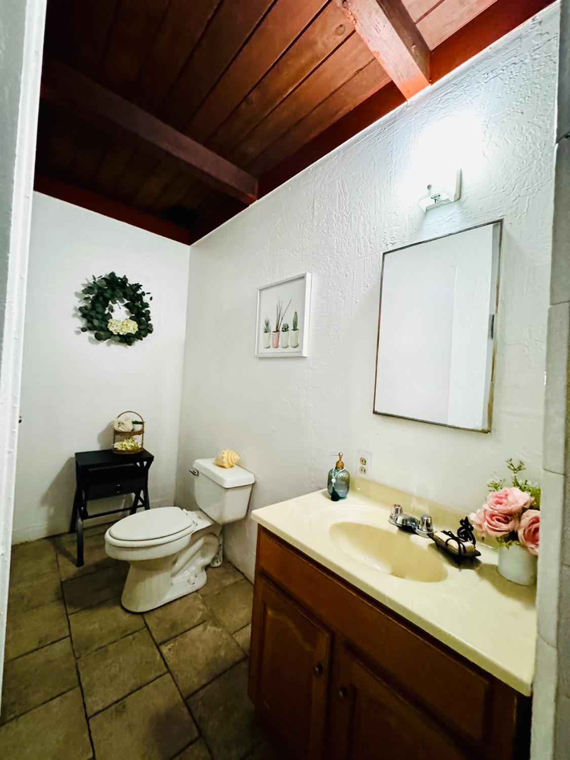 1630 1628 Paradise Rd, Modesto, CA 95358