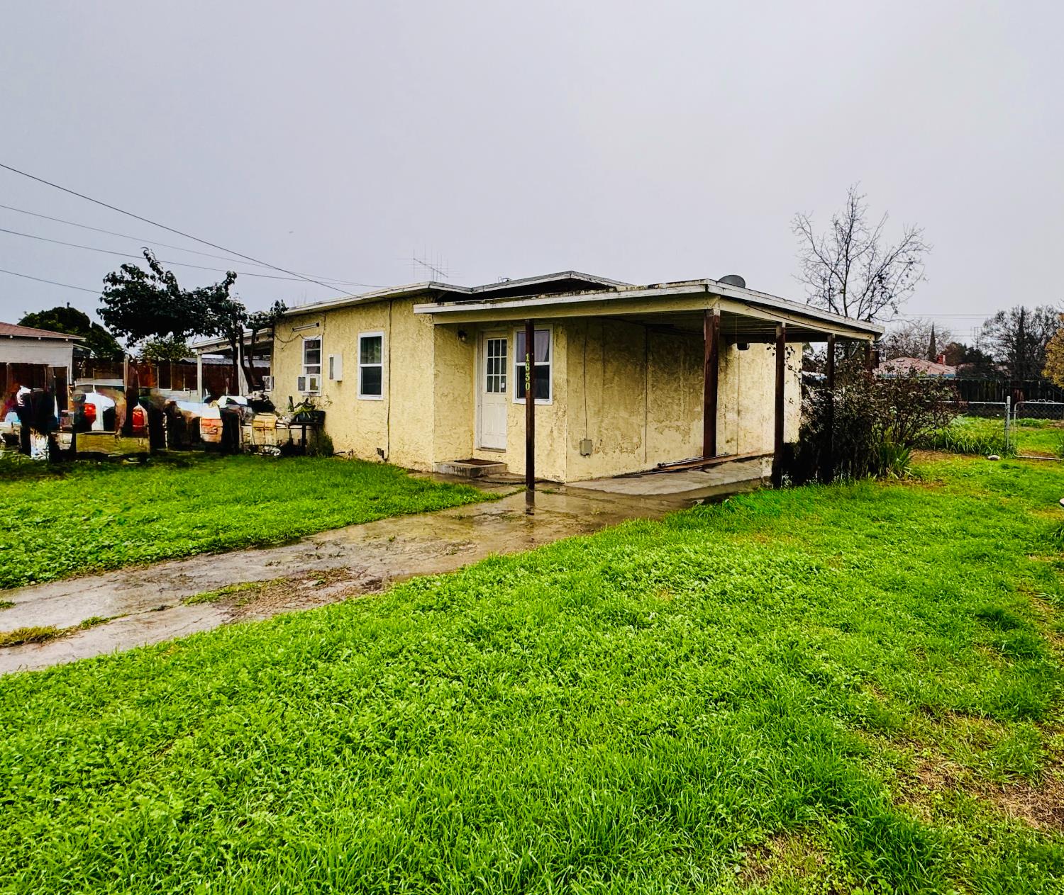 1630 1628 Paradise Rd, Modesto, CA 95358