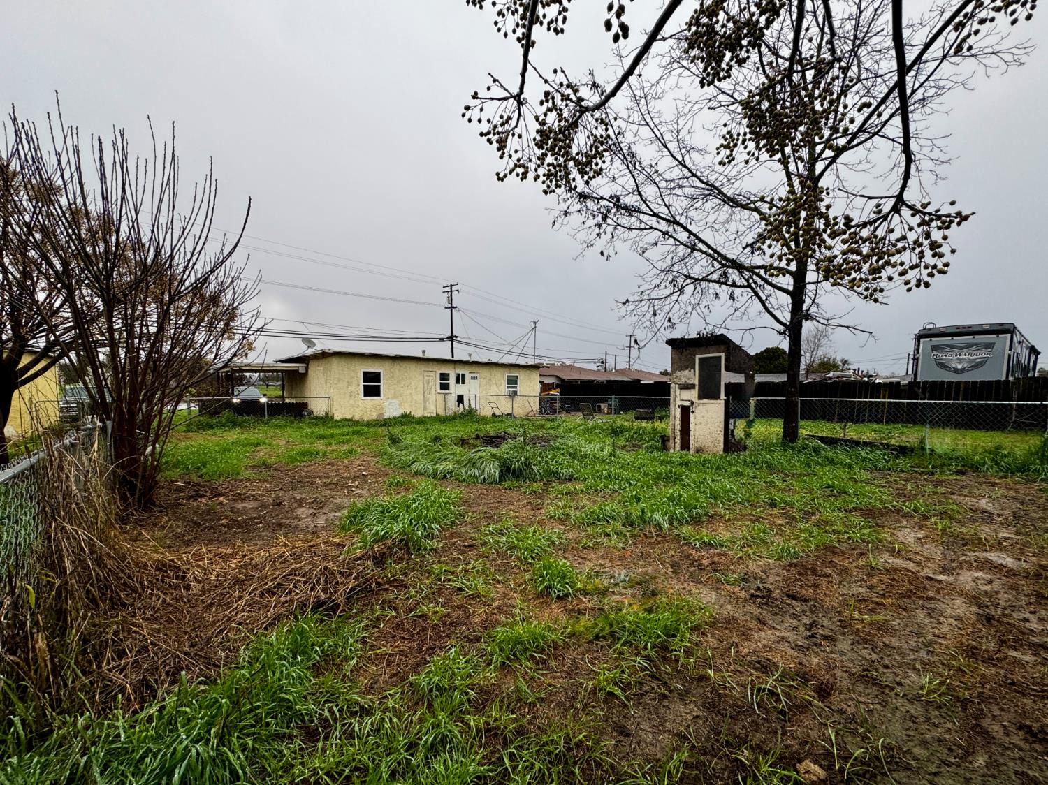 1630 1628 Paradise Rd, Modesto, CA 95358