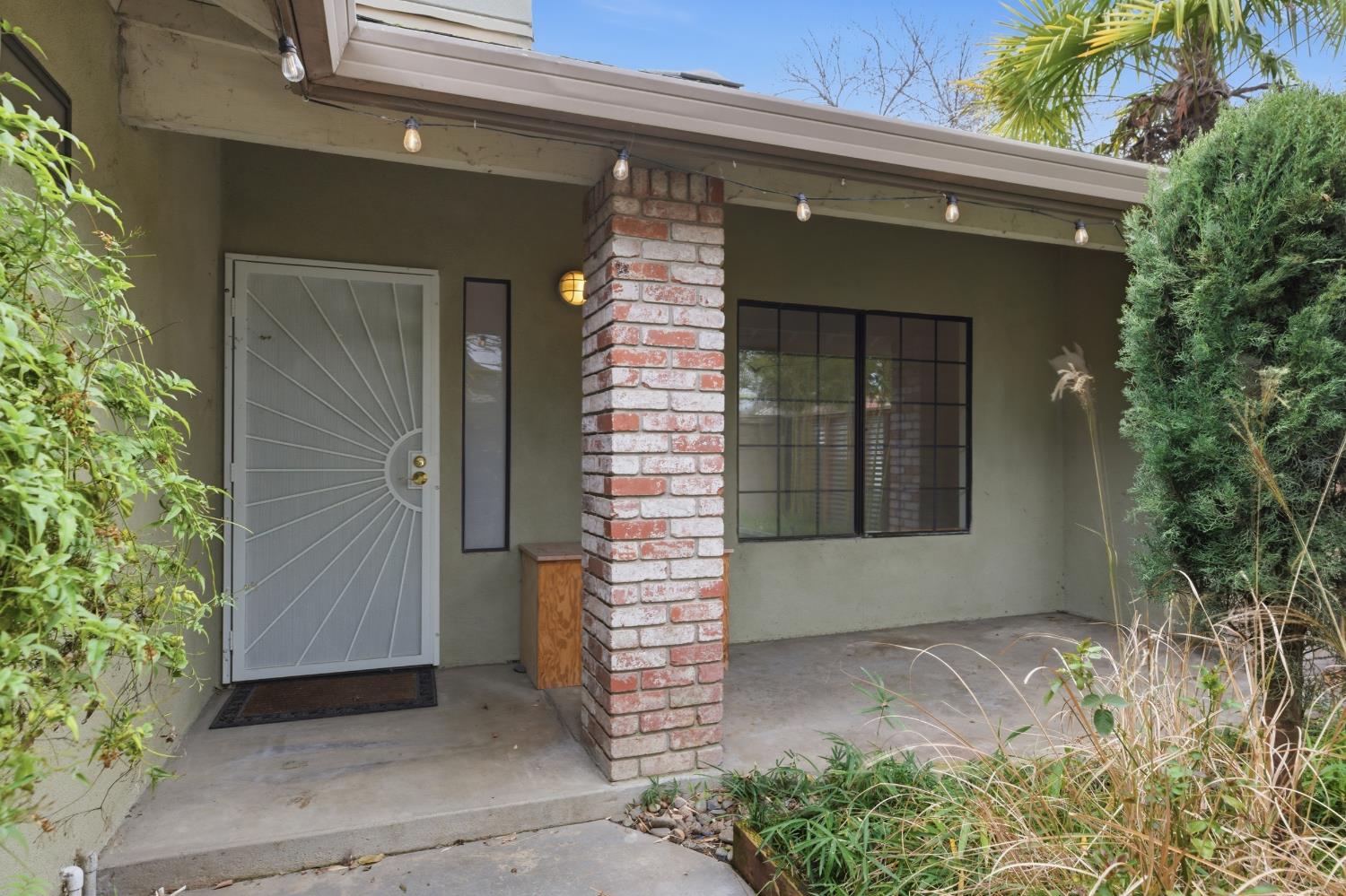 2400 Walnut Grove Way, Modesto, CA 95355