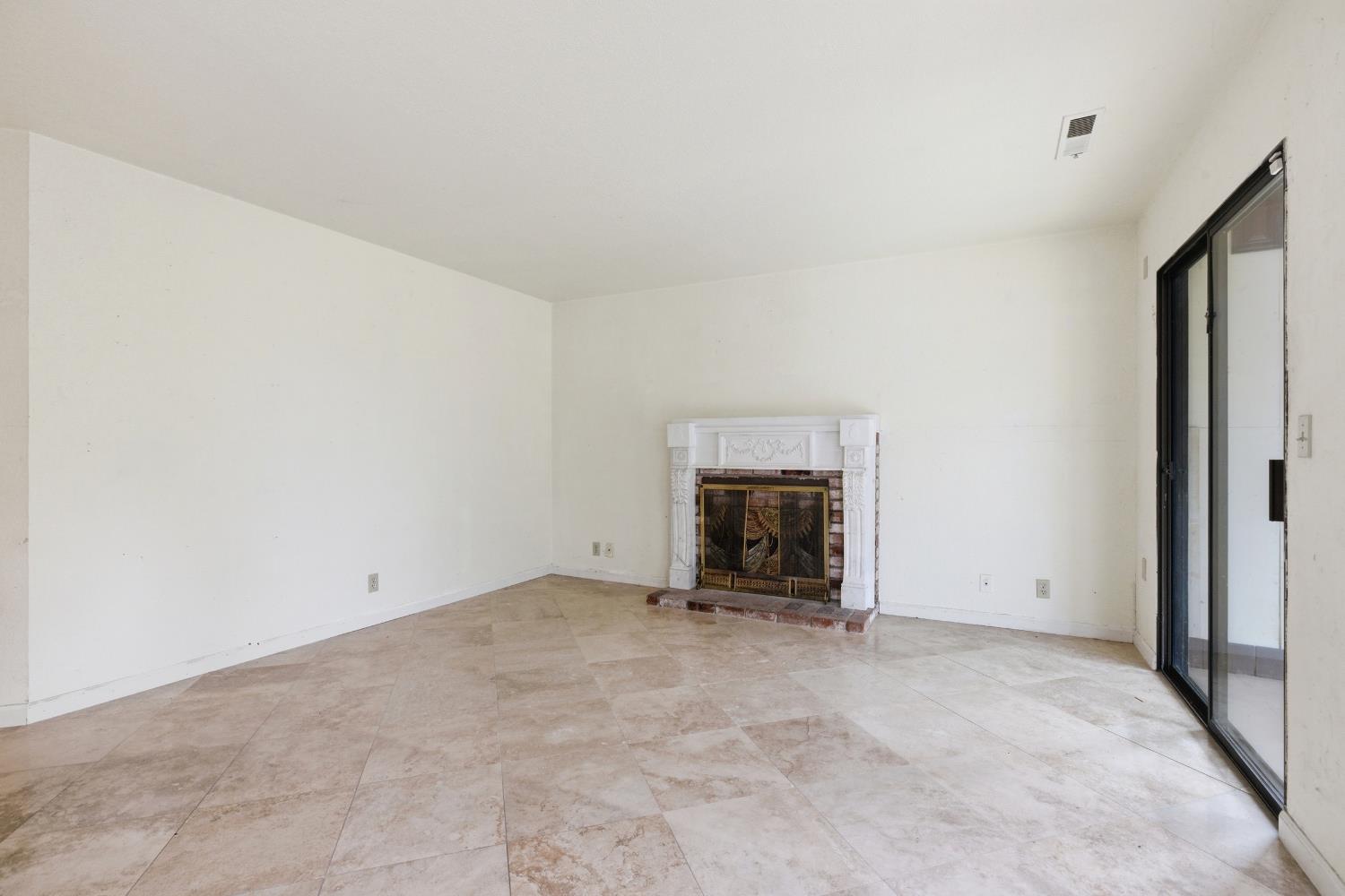 2400 Walnut Grove Way, Modesto, CA 95355