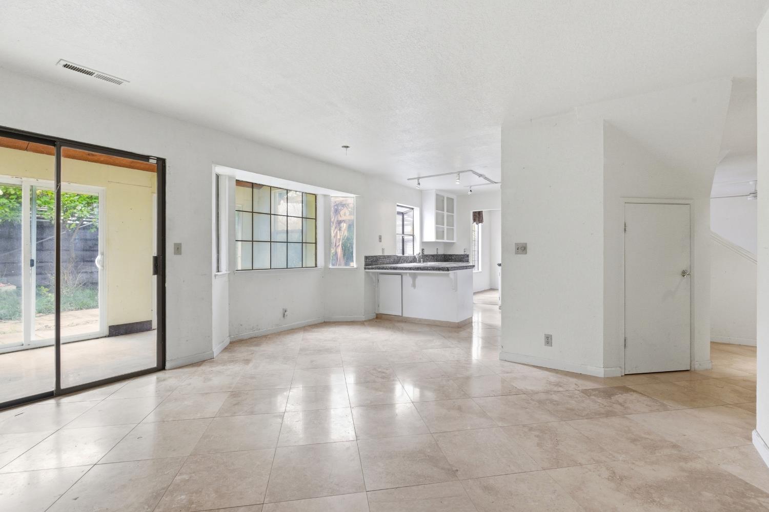 2400 Walnut Grove Way, Modesto, CA 95355