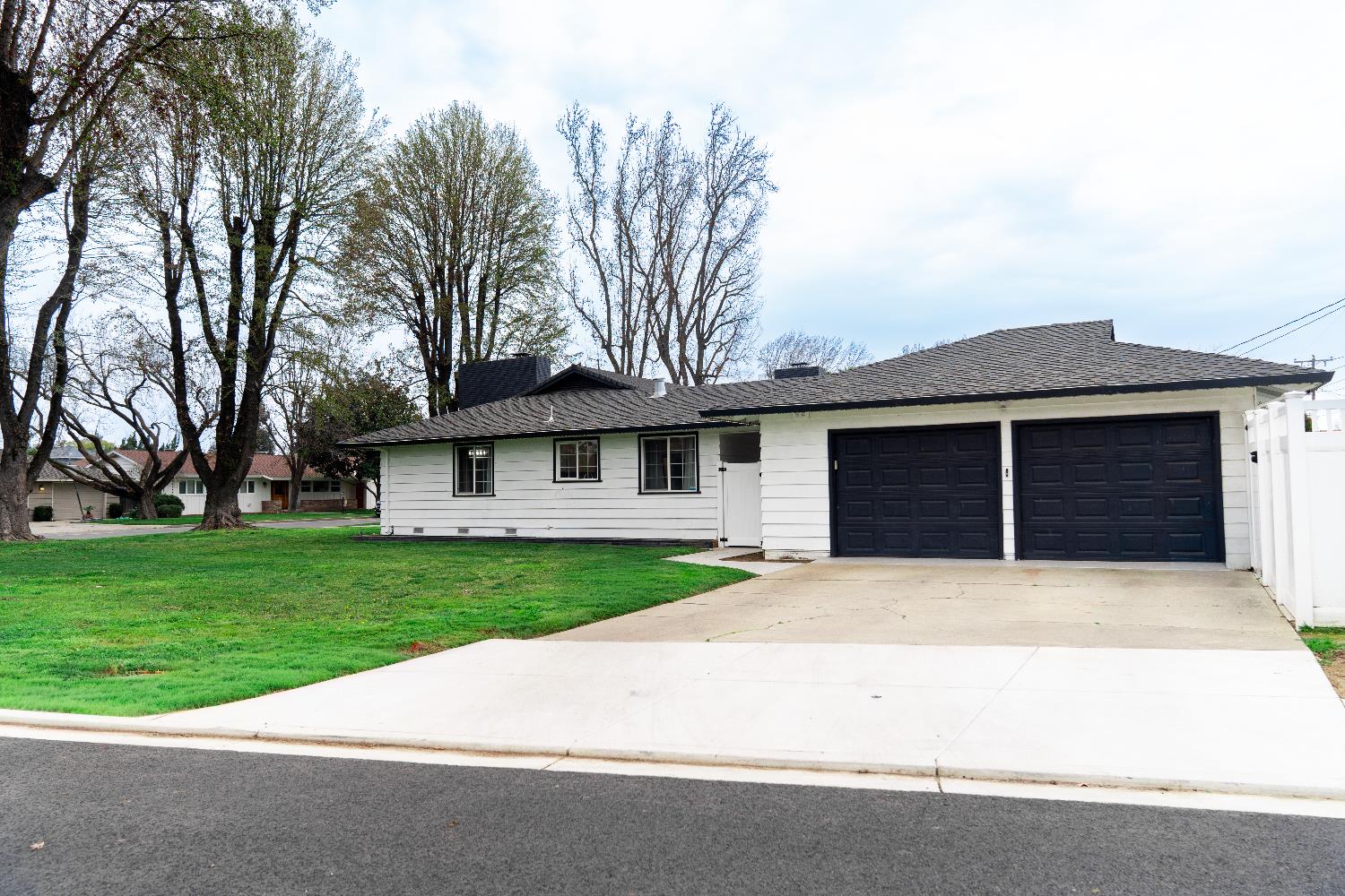 2220 N El Capitan Dr, Turlock, CA 95380