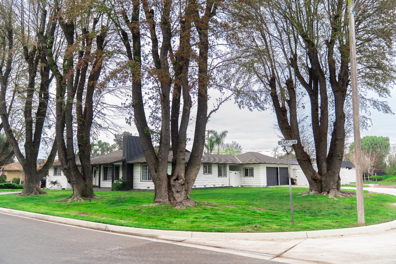 2220 N El Capitan Dr, Turlock, CA 95380