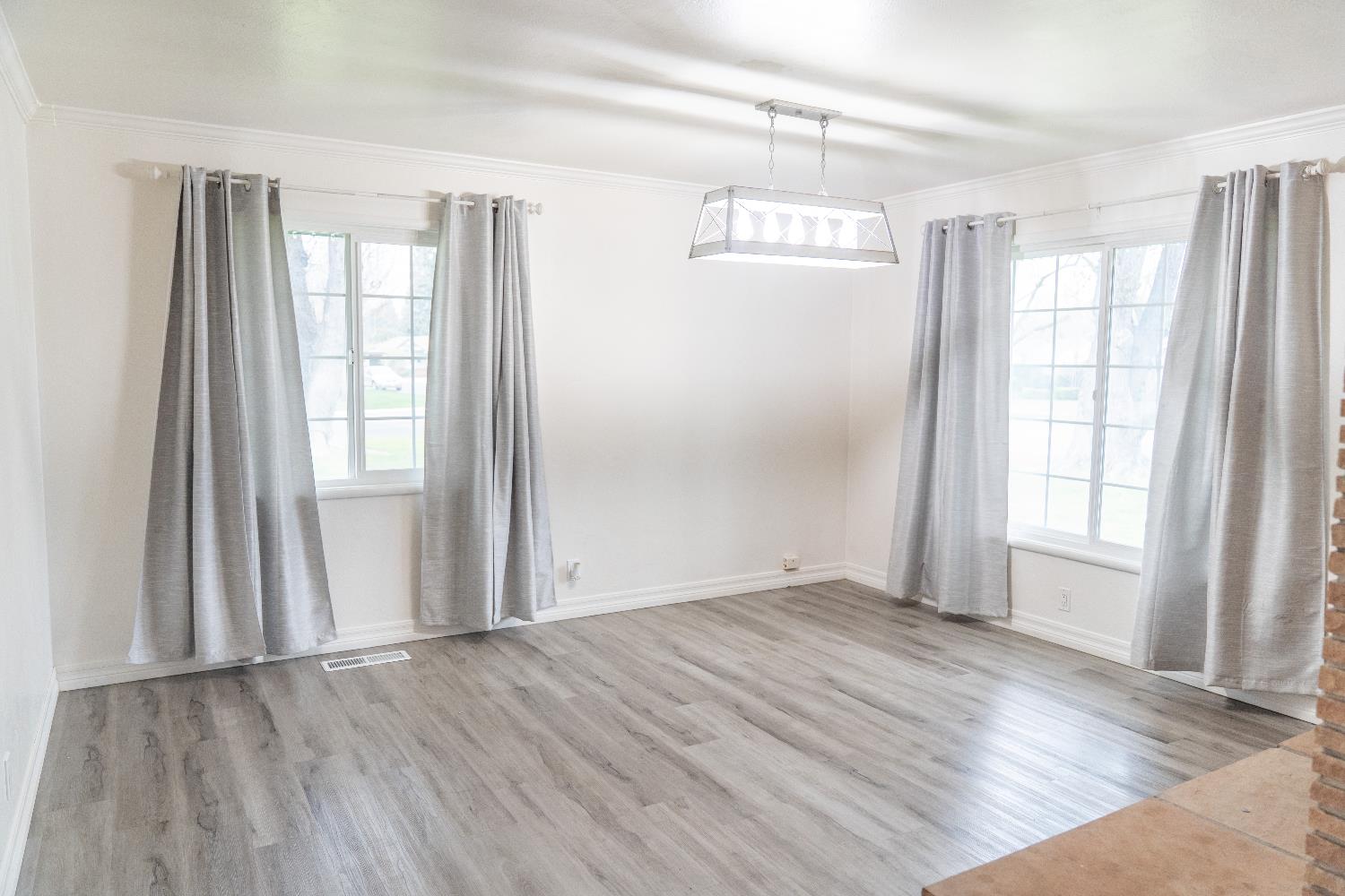 2220 N El Capitan Dr, Turlock, CA 95380