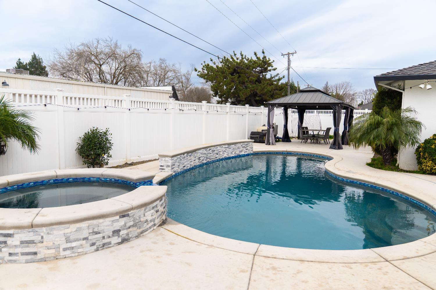 2220 N El Capitan Dr, Turlock, CA 95380