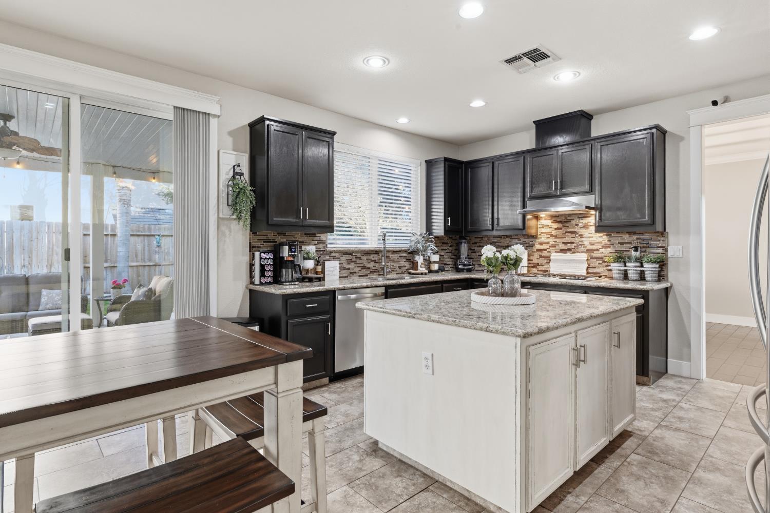 3300 Fetereia Dr, Modesto, CA 95355