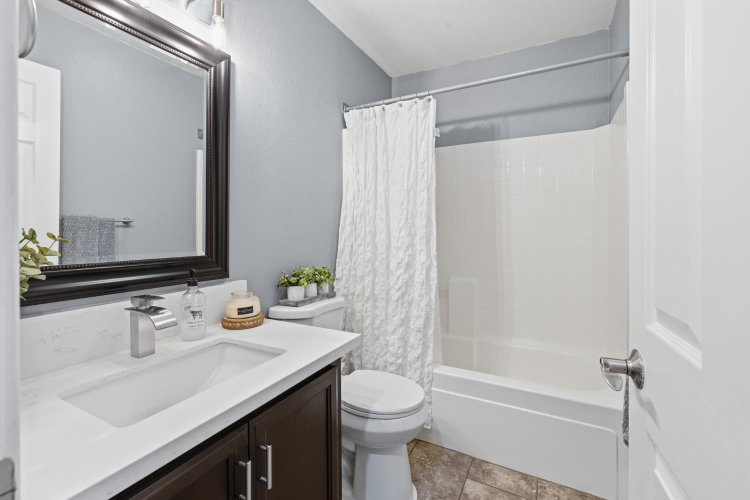 3300 Fetereia Dr, Modesto, CA 95355