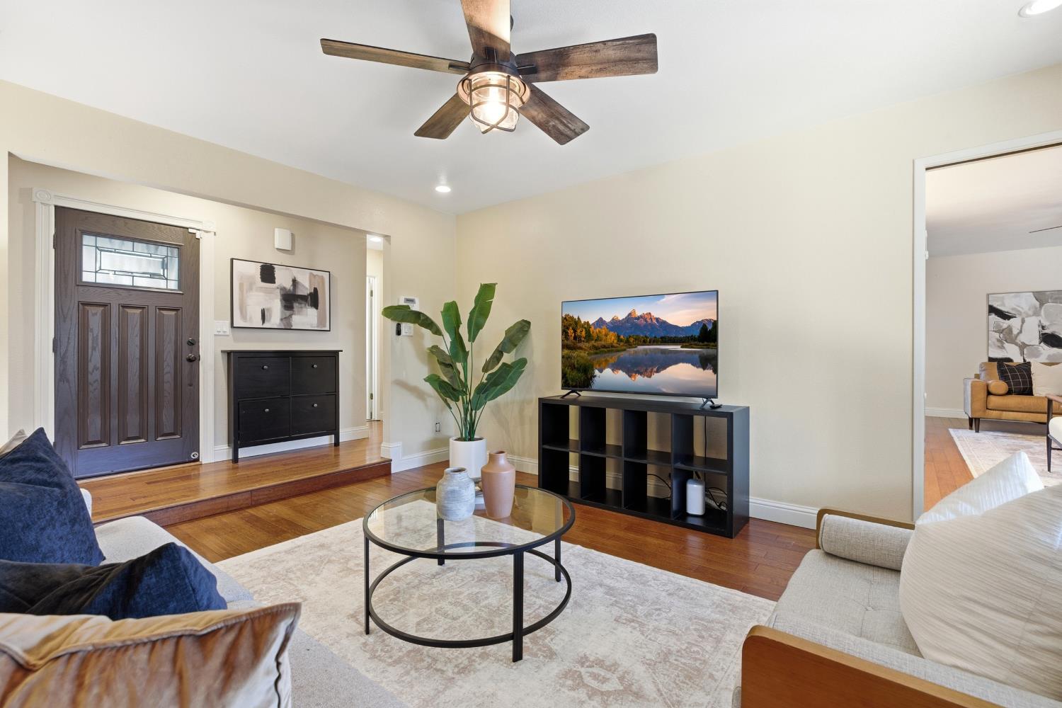 1316 Sharonwood Dr, Modesto, CA 95355