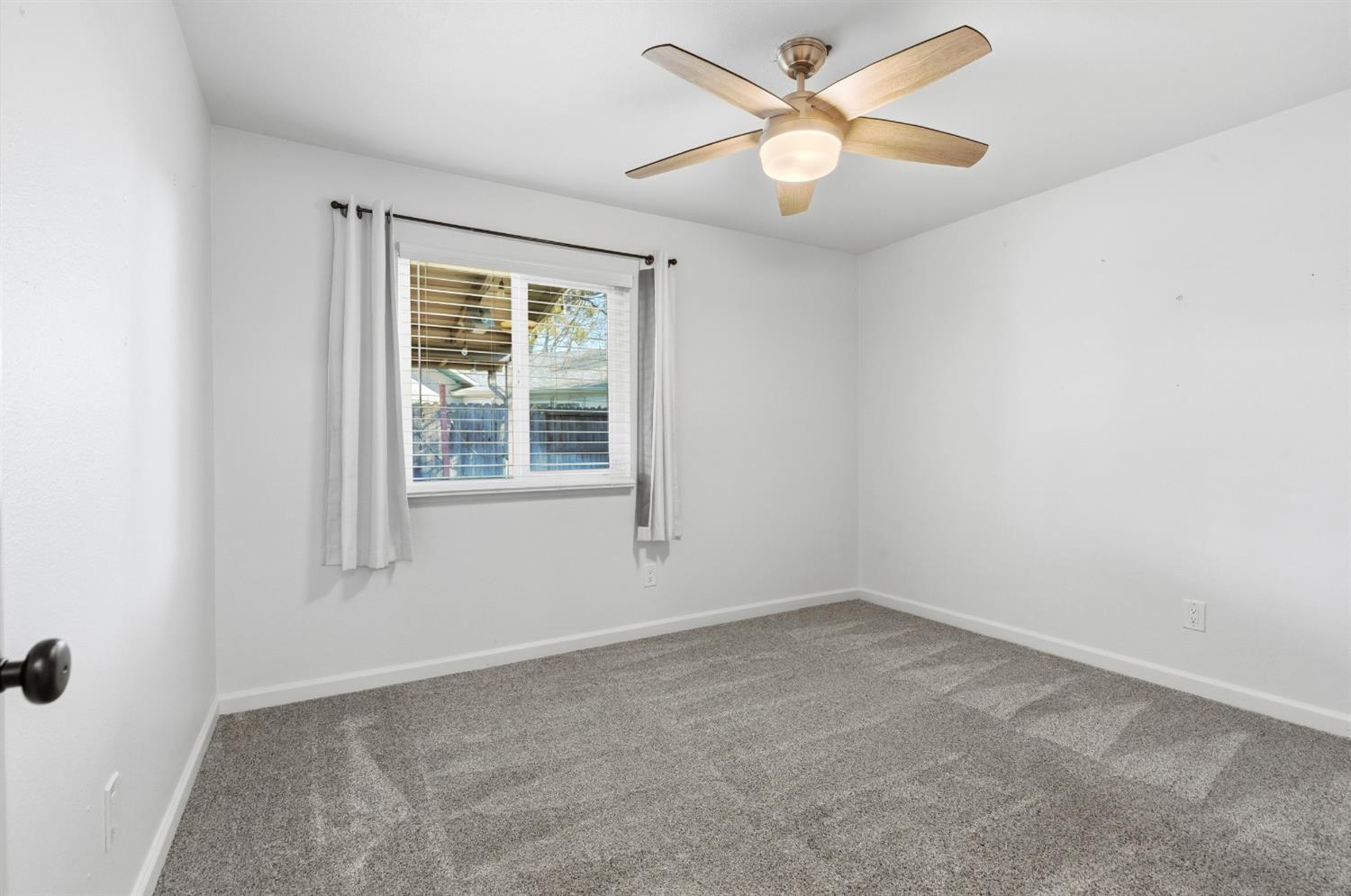 1316 Sharonwood Dr, Modesto, CA 95355