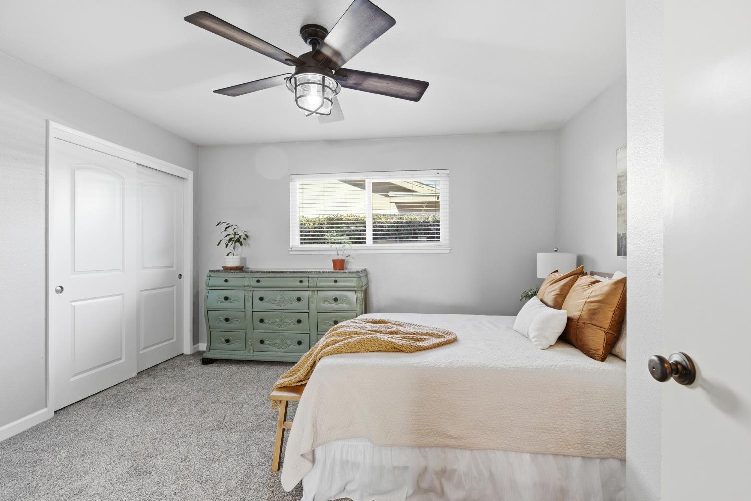 1316 Sharonwood Dr, Modesto, CA 95355