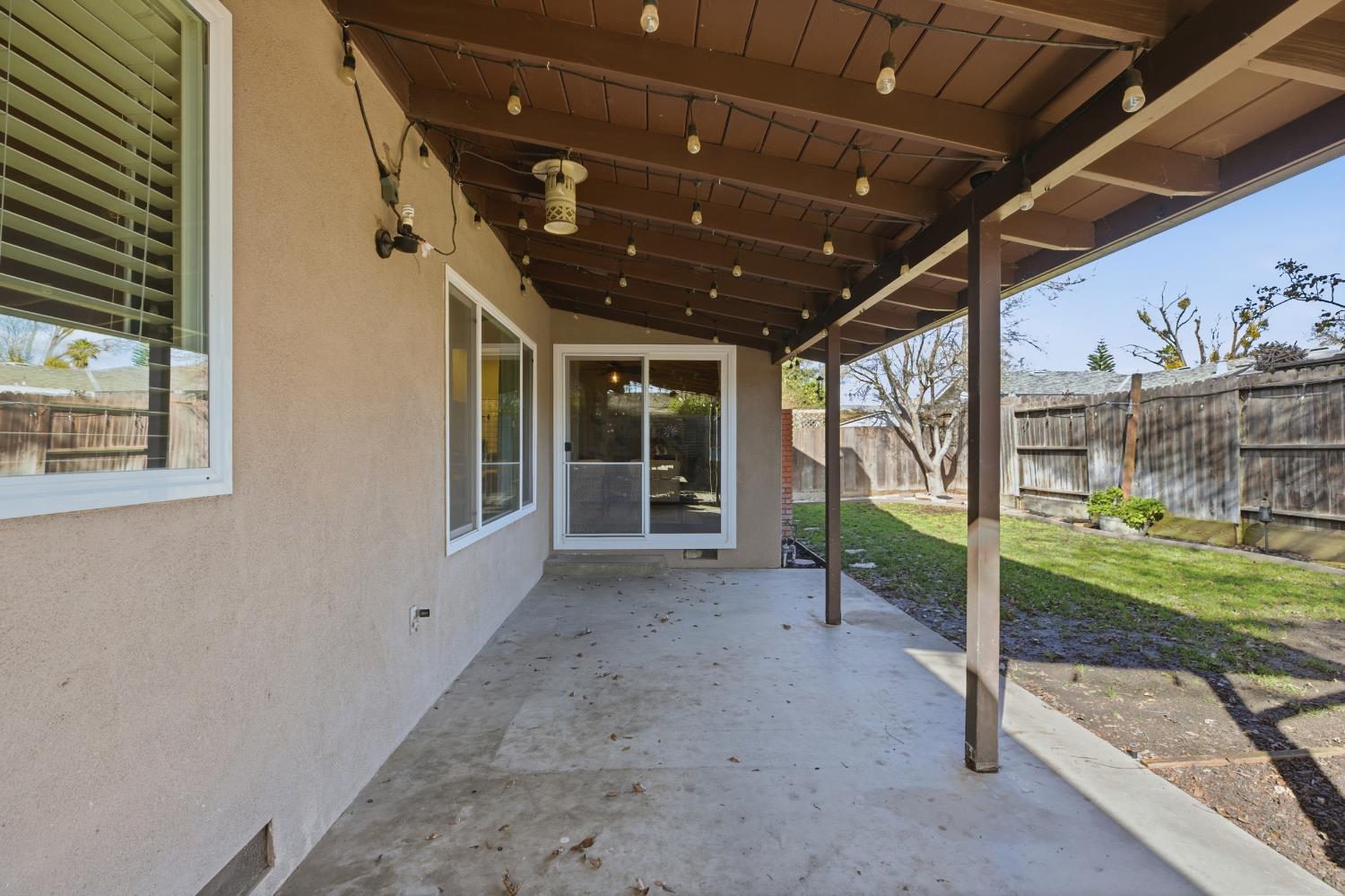 1316 Sharonwood Dr, Modesto, CA 95355