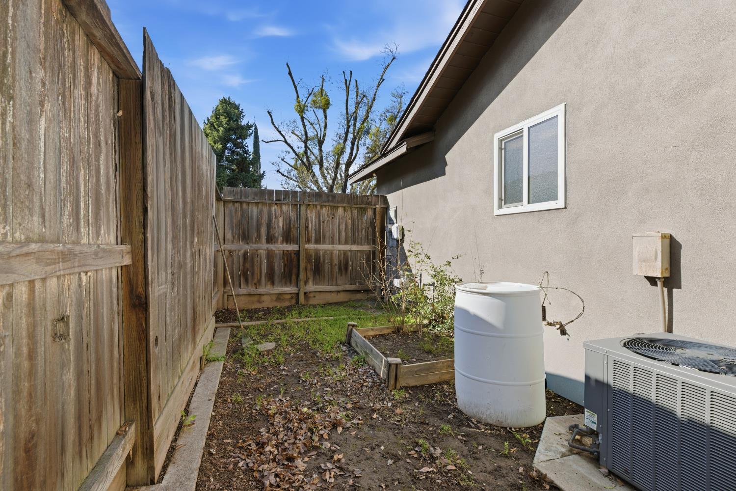 1316 Sharonwood Dr, Modesto, CA 95355