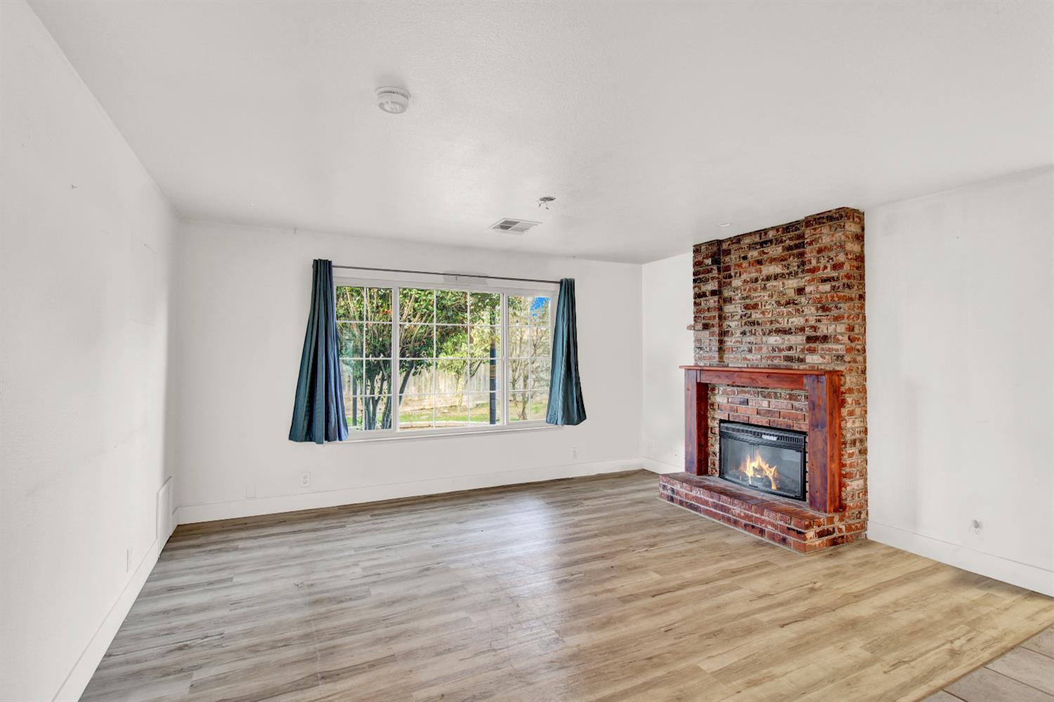 1837 Celeste Dr, Modesto, CA 95355