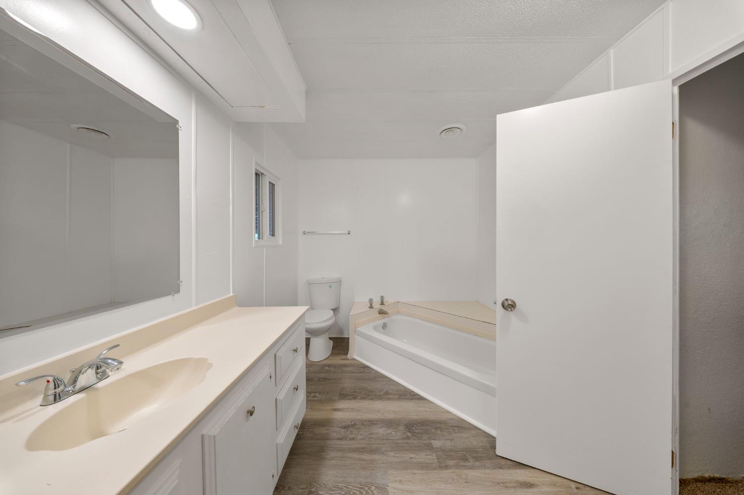 4399 Aplicella Ct #32, Manteca, CA 95337