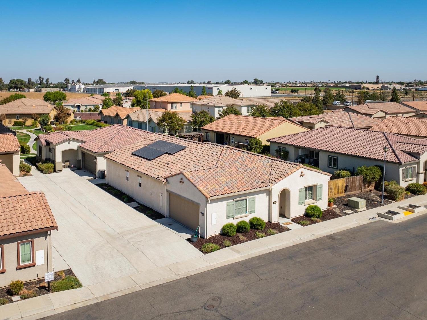 826 Grace Dr, Los Banos, CA 93635