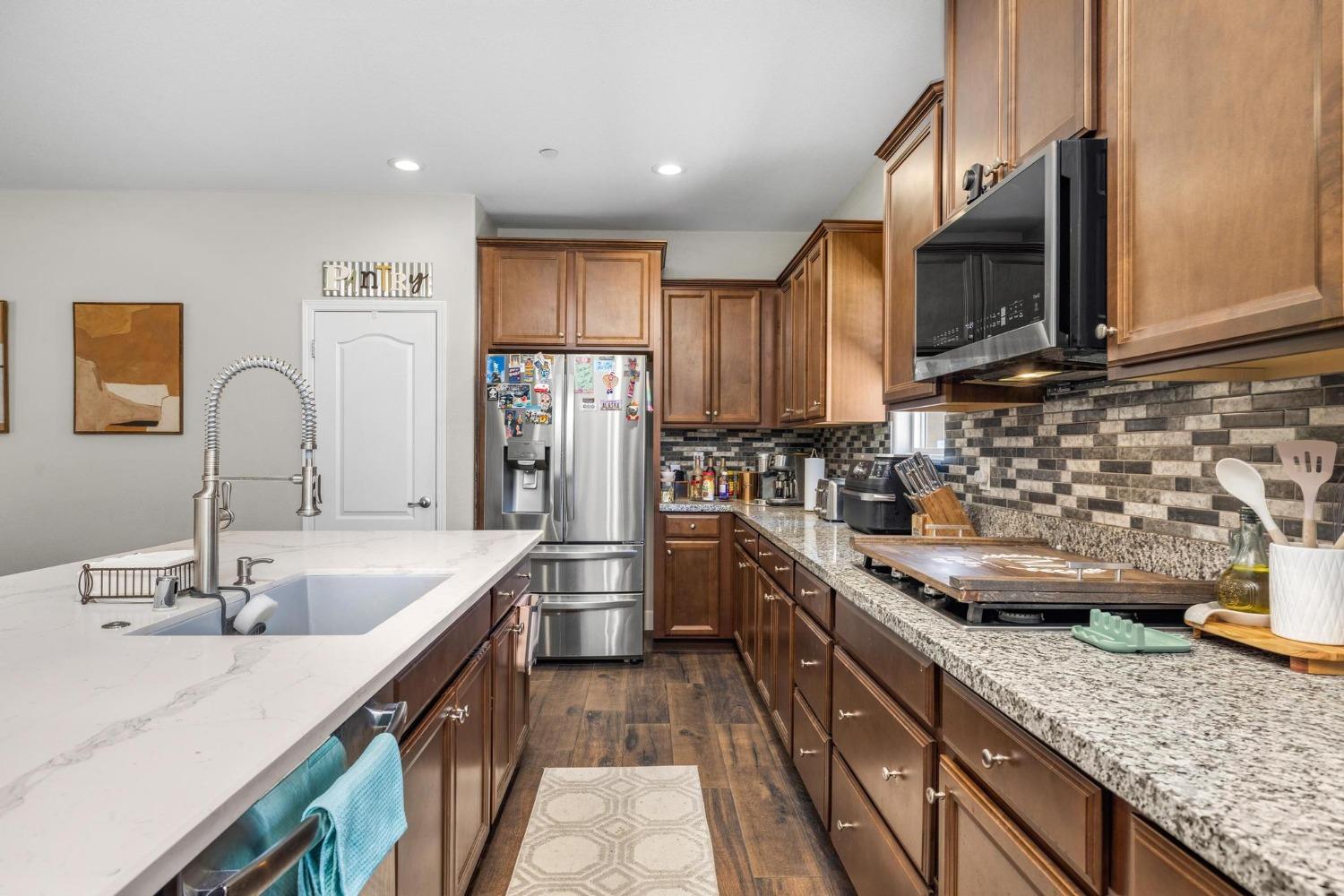 826 Grace Dr, Los Banos, CA 93635