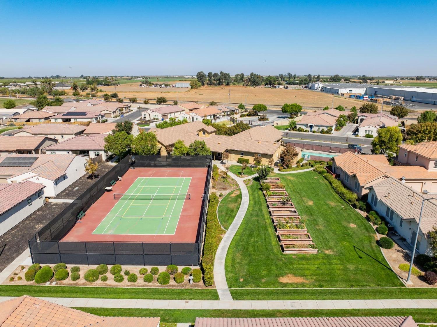 826 Grace Dr, Los Banos, CA 93635