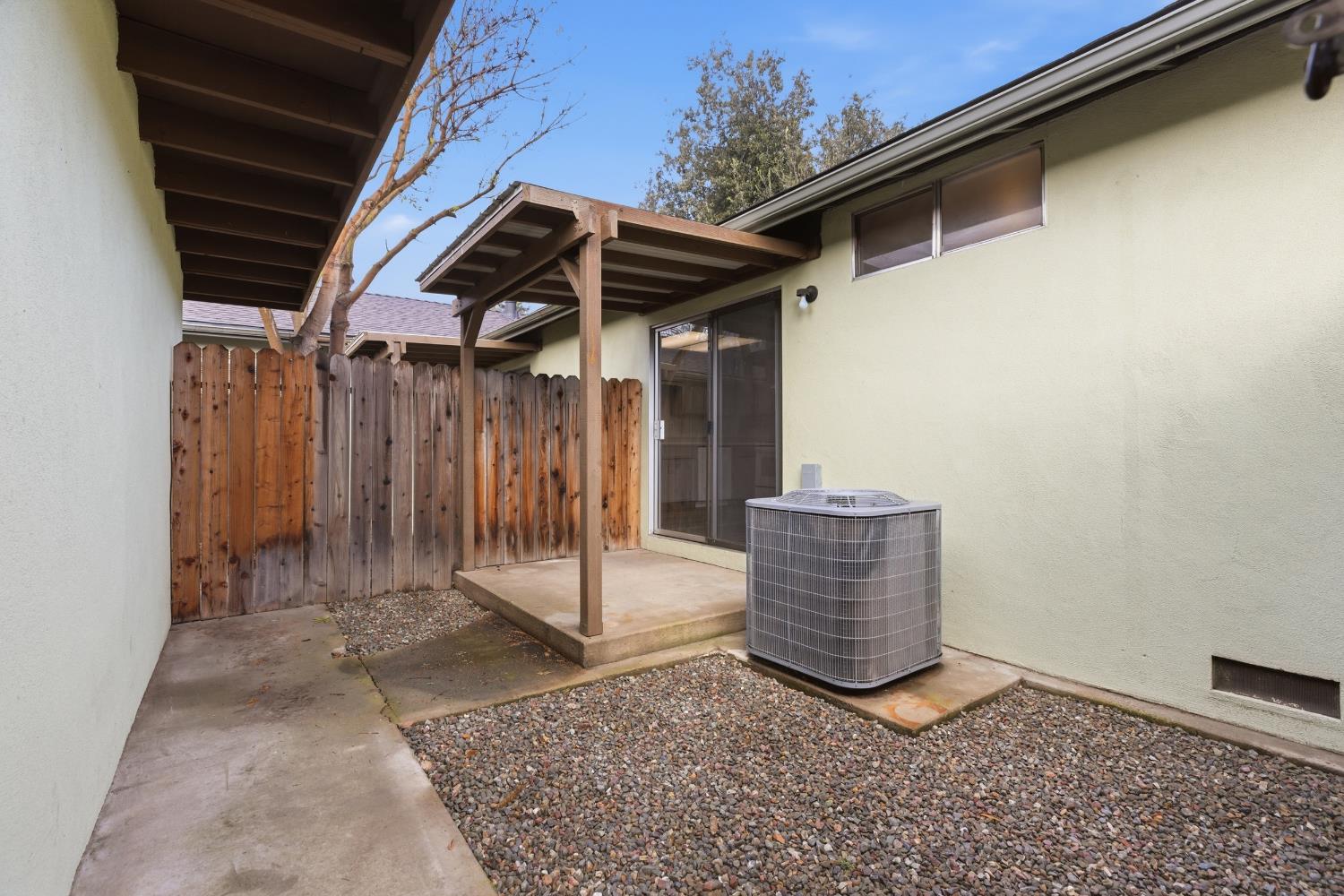 1802 Rockford Ave, Modesto, CA 95355