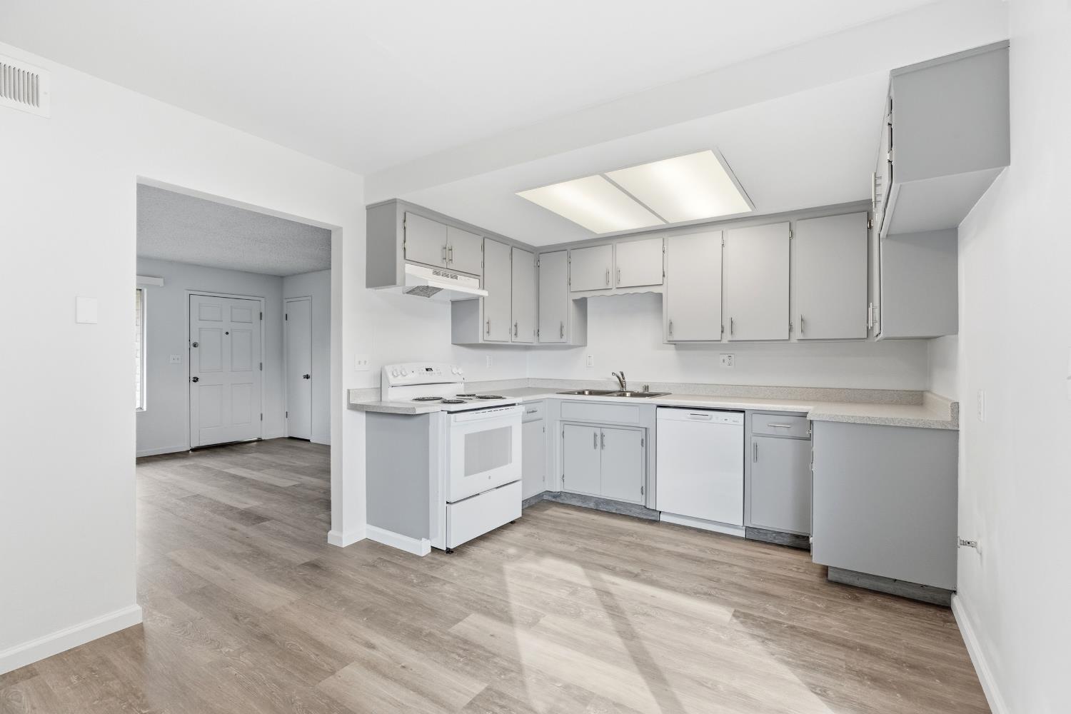 1802 Rockford Ave, Modesto, CA 95355