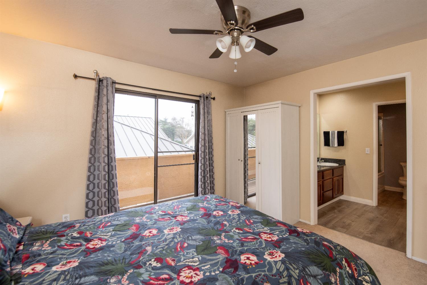 1232 W Roseburg Ave #C, Modesto, CA 95350