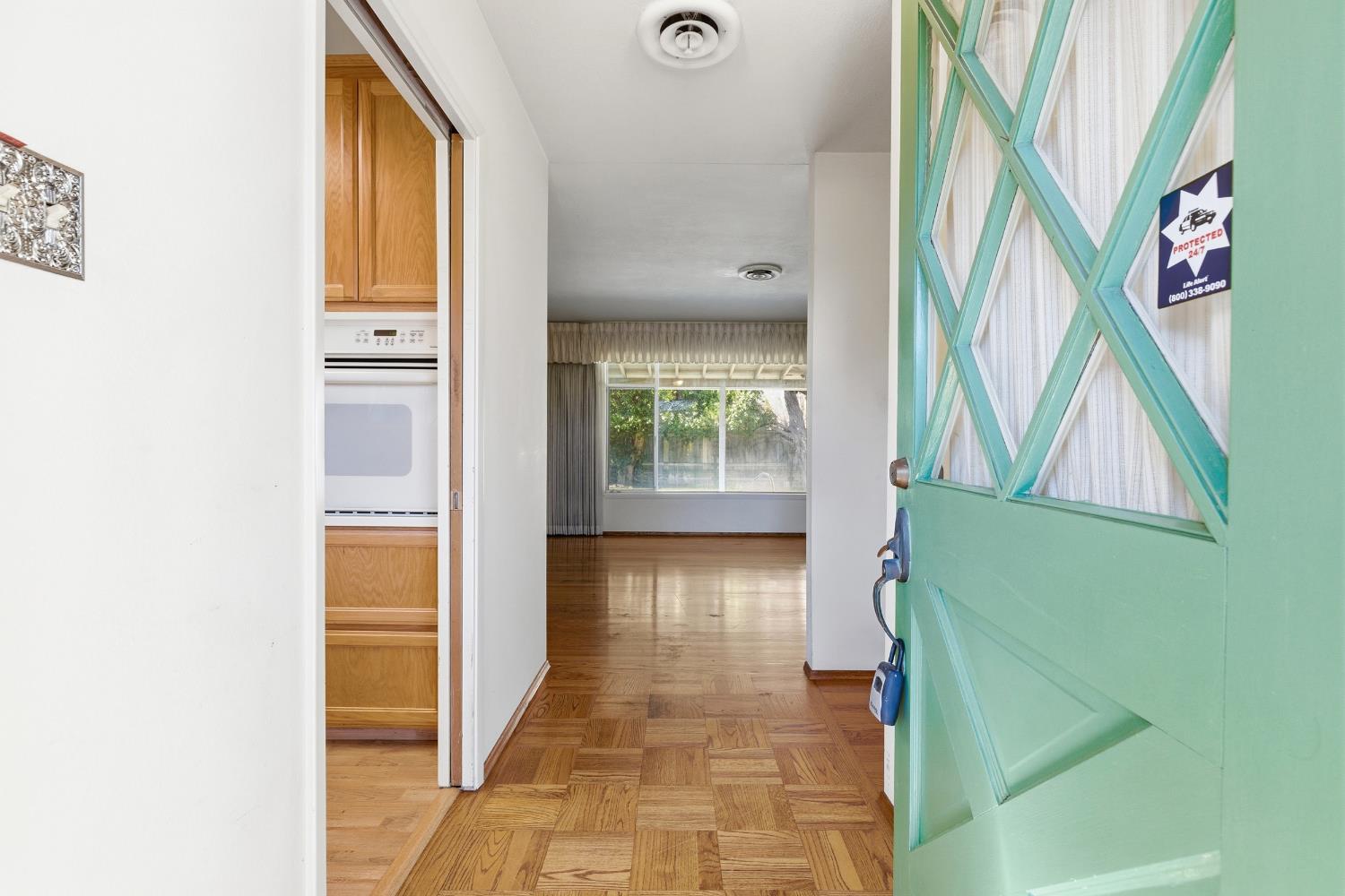 713 Rio Vista Dr, Modesto, CA 95355