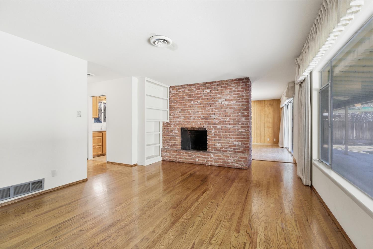 713 Rio Vista Dr, Modesto, CA 95355