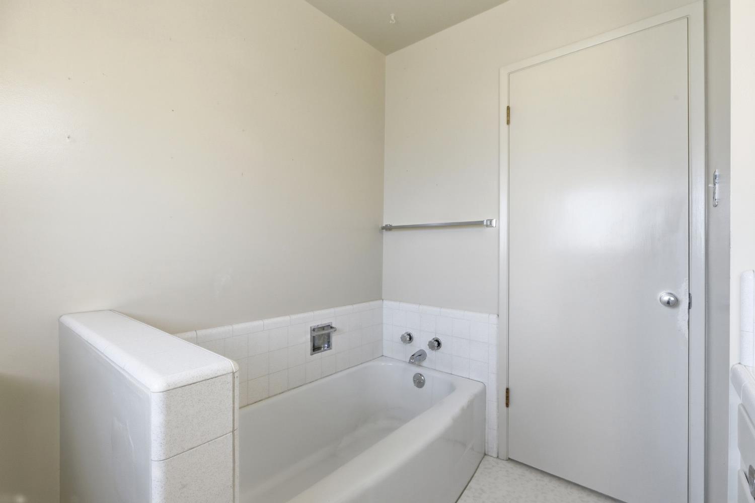 713 Rio Vista Dr, Modesto, CA 95355