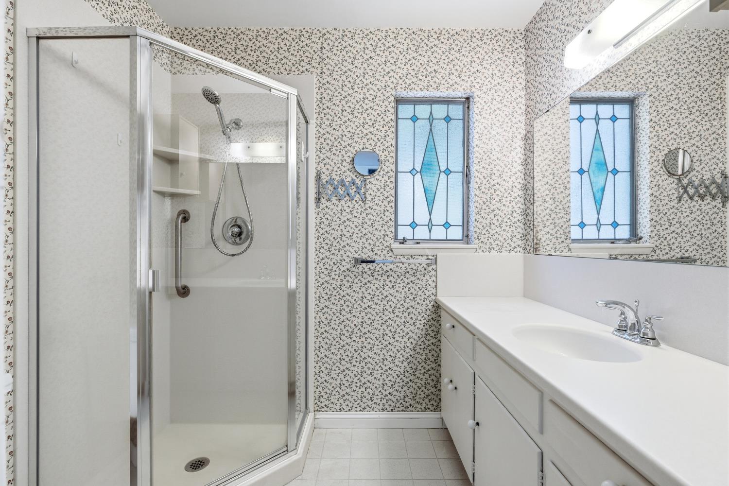 713 Rio Vista Dr, Modesto, CA 95355