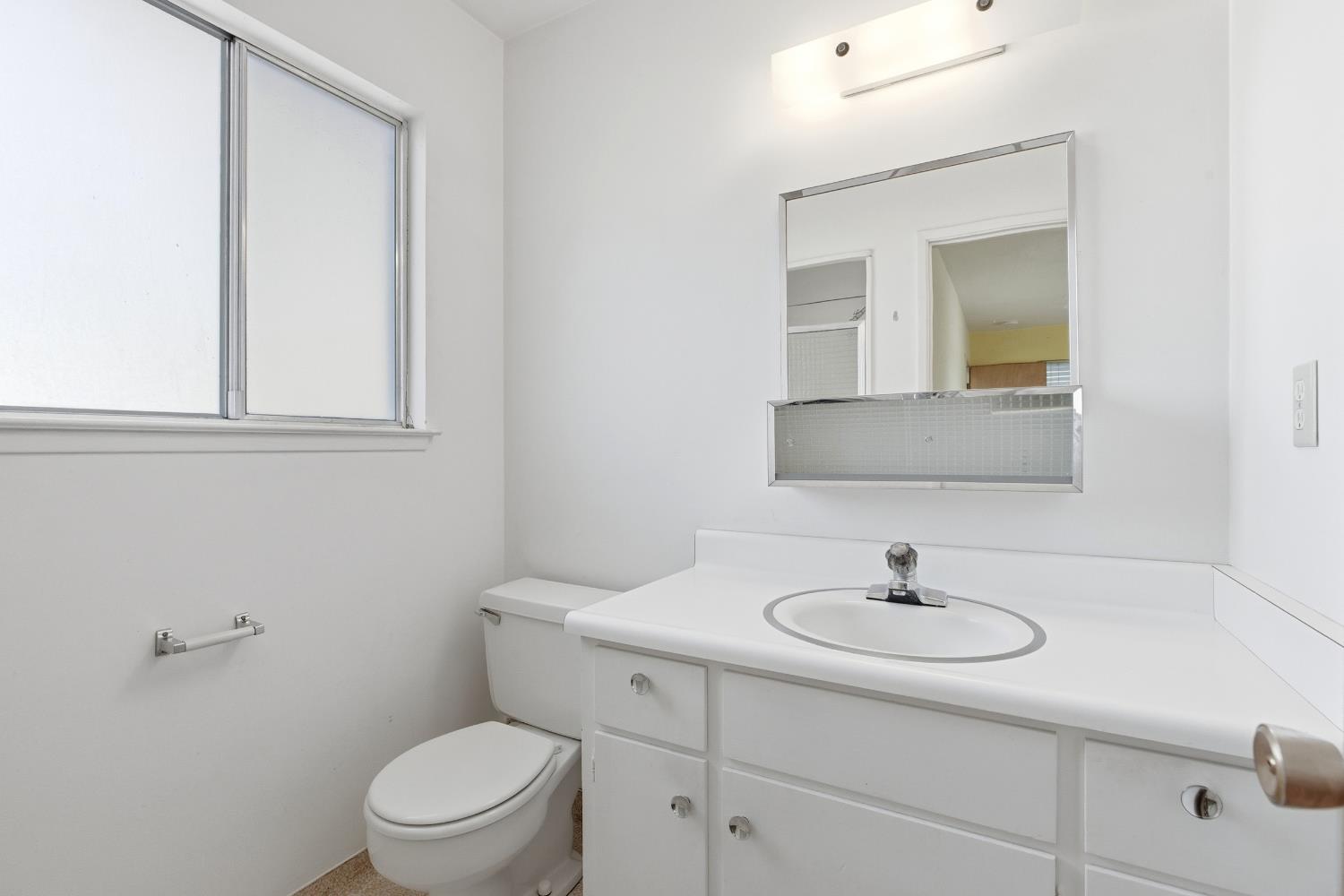 713 Rio Vista Dr, Modesto, CA 95355