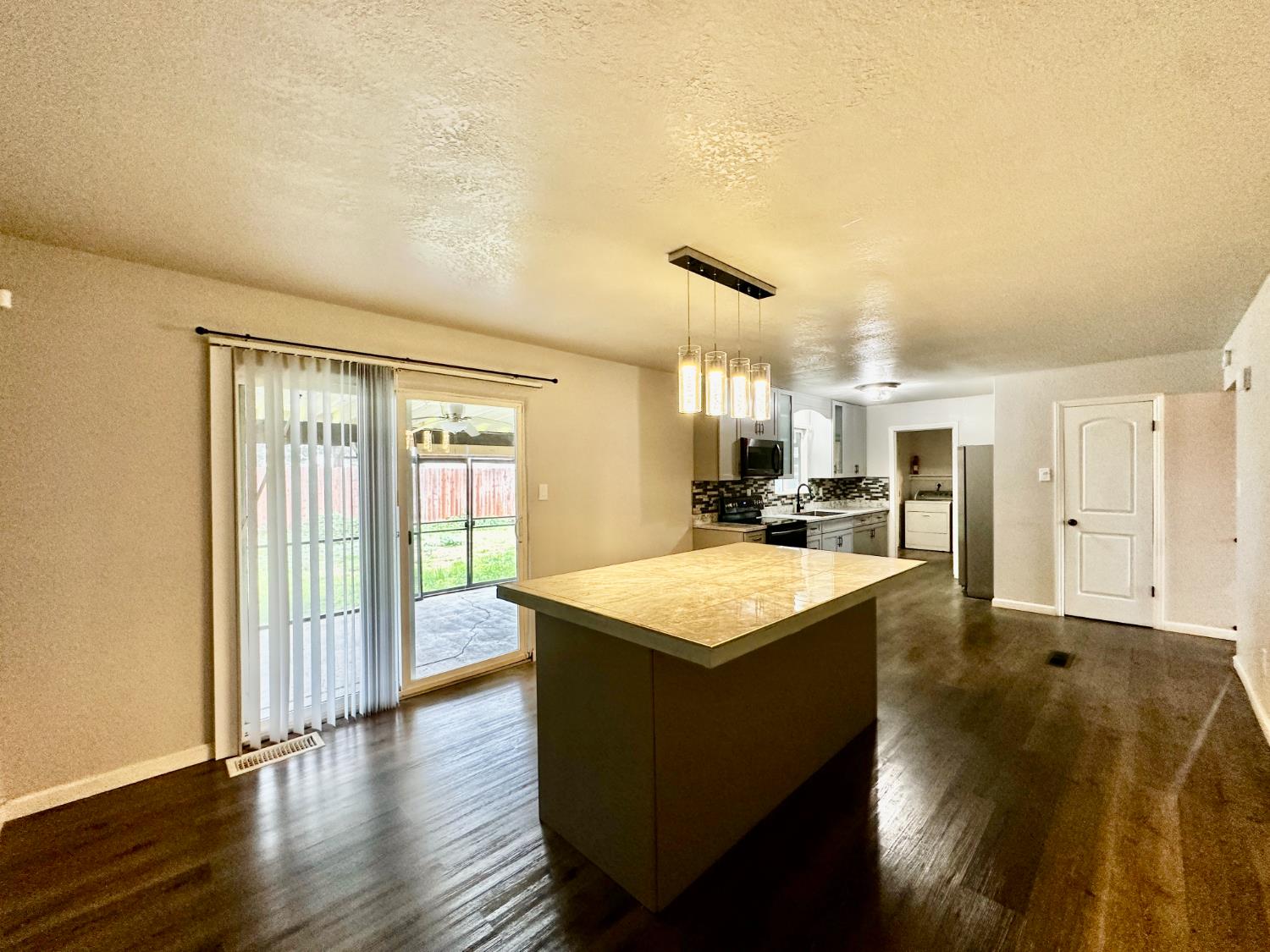 1253 E Louise Ave, Manteca, CA 95336