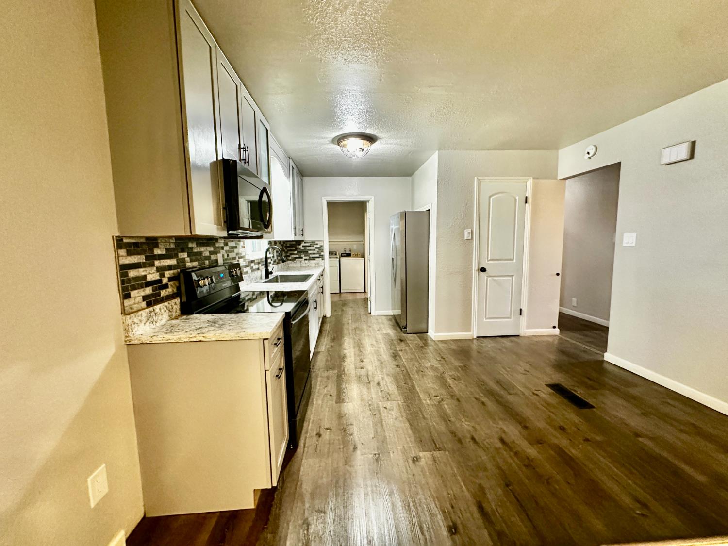 1253 E Louise Ave, Manteca, CA 95336