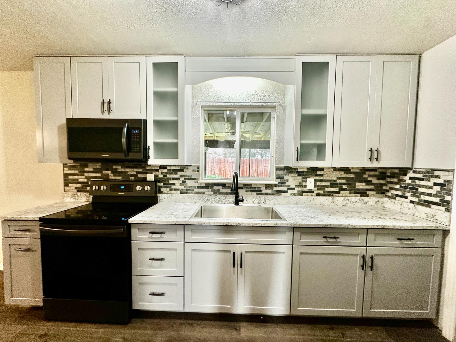 1253 E Louise Ave, Manteca, CA 95336