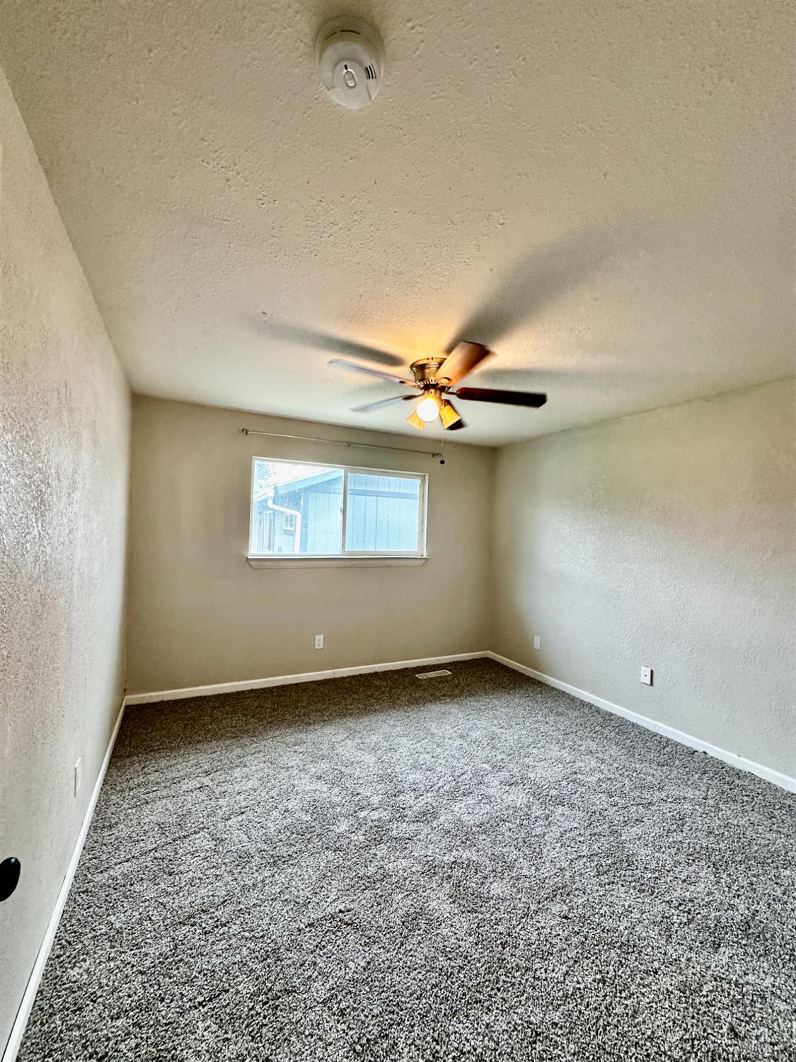 1253 E Louise Ave, Manteca, CA 95336